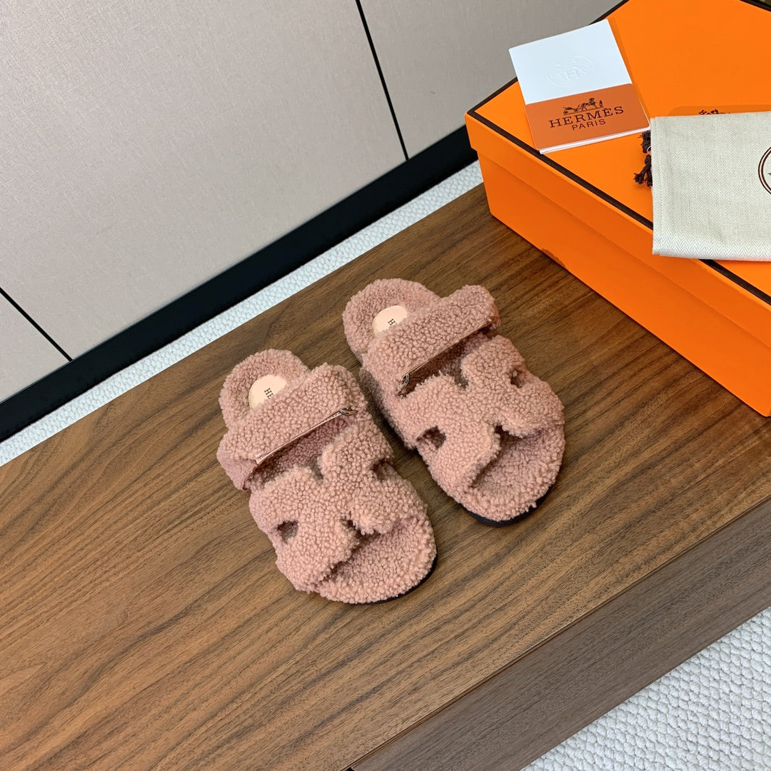 HM Chypre Sandal In Light Pink Lamb Wool 984184