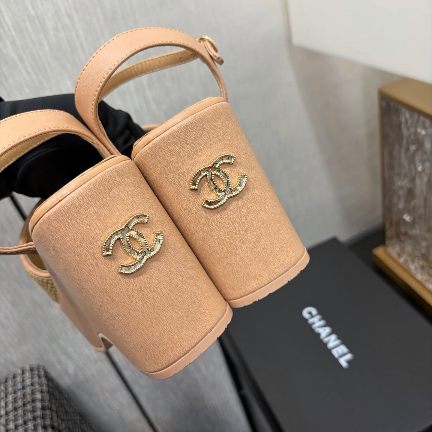 CC 26s Platform Sandal Beige Raffia Sheepskin 688695