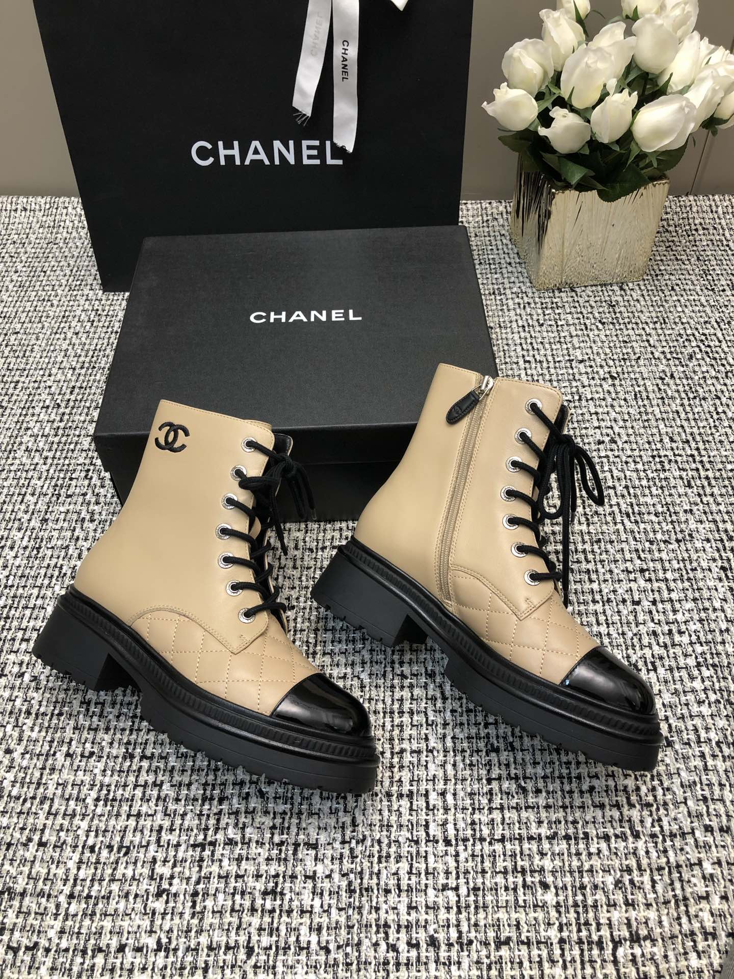 SHORT BOOTS BEIGE CREAM MIX BLACK SUEDE LAMBSKIN
