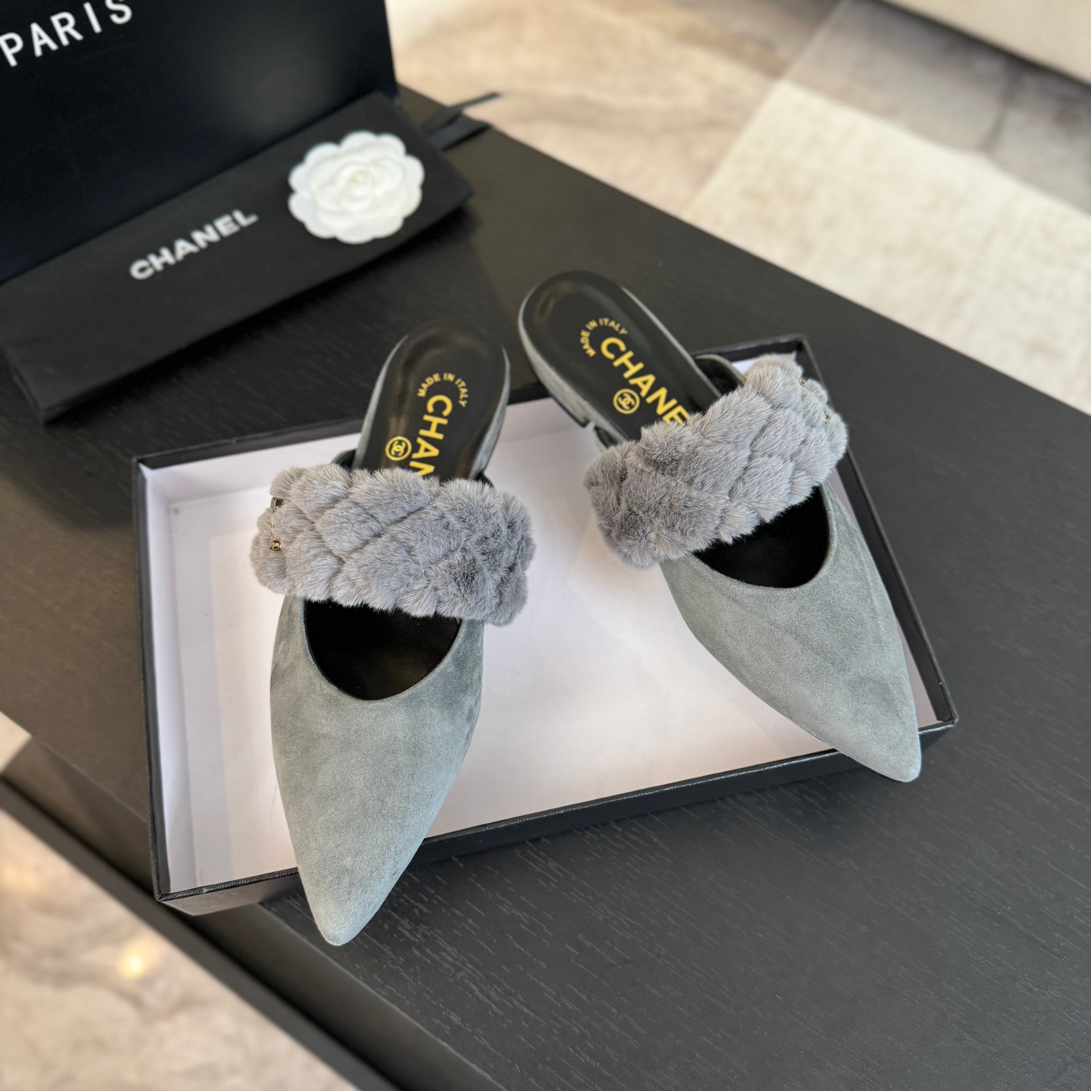 CC MULE IN ASH GREY SMOOTH FLEECE WITH GOLD HARDWARE
