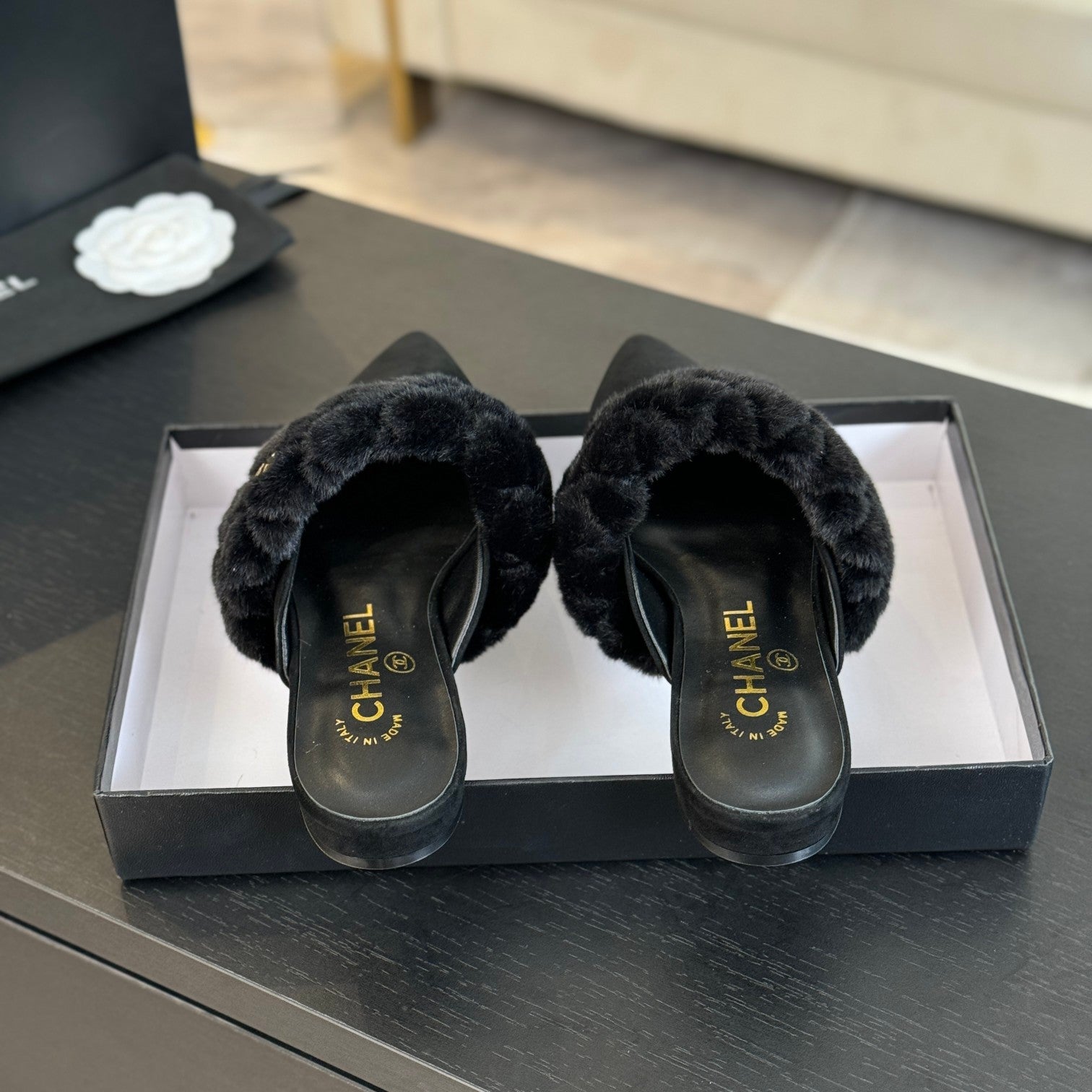 CC MULE IN BLACK SMOOTH FLEECE WITH GOLD HARDWARE