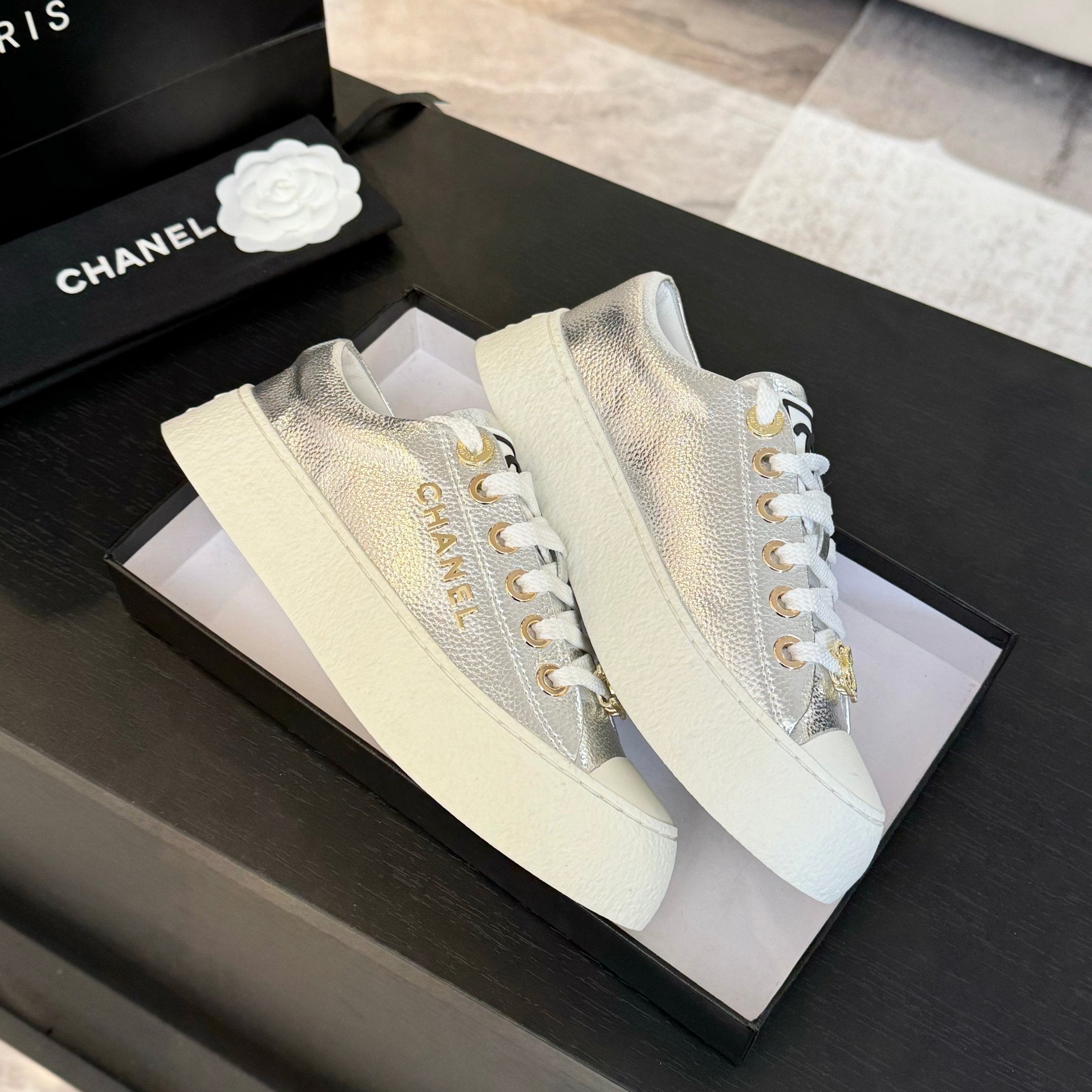 BIG-HEAD COOKIE SHOES IN SILVER MIX WHITE LAMBSKIN