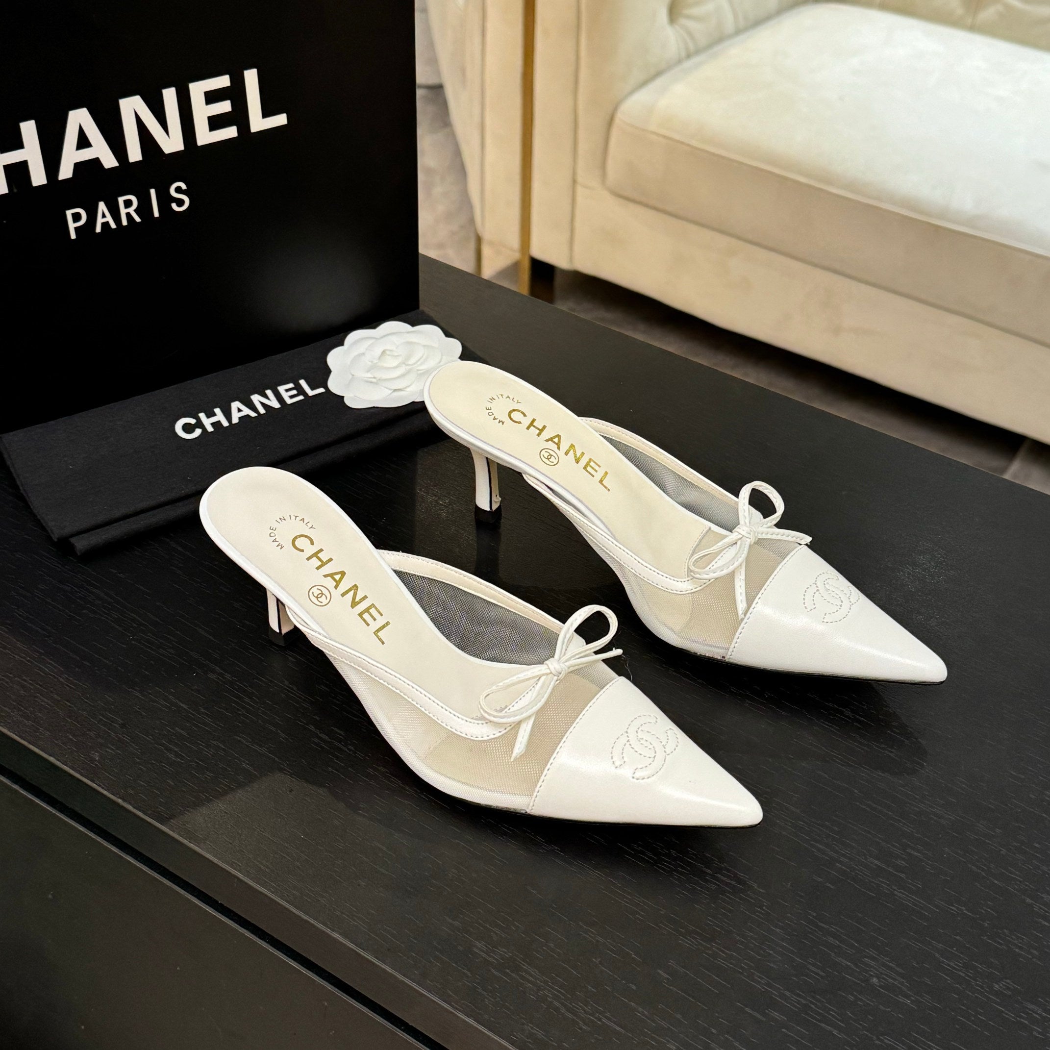 CC 26s Métiers d'Art Pointed-Toe Mule White Mesh Sheepskin 700623
