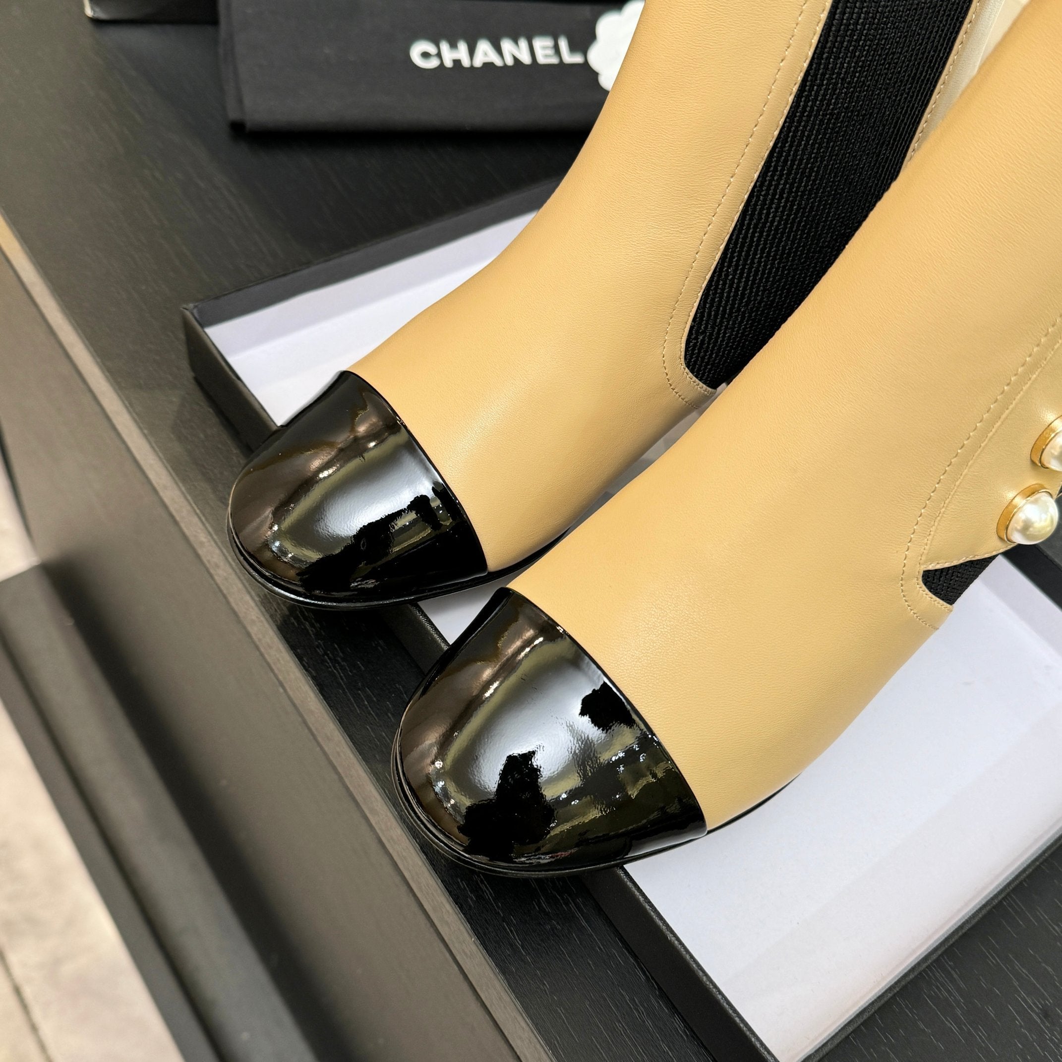 CC 25K FW Ankle Boots With Pearl 60mm Beige Sheepskin 528386