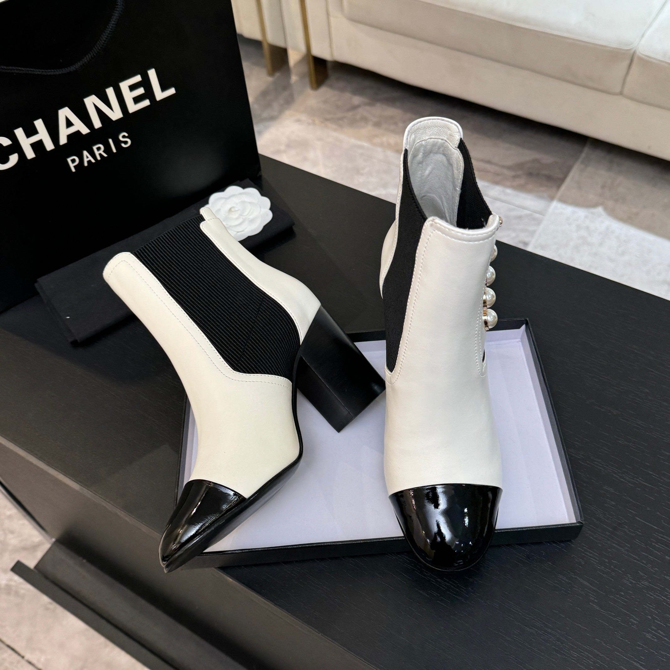 CC 25K FW Ankle Boots With Pearl 90mm White Sheepskin 528383