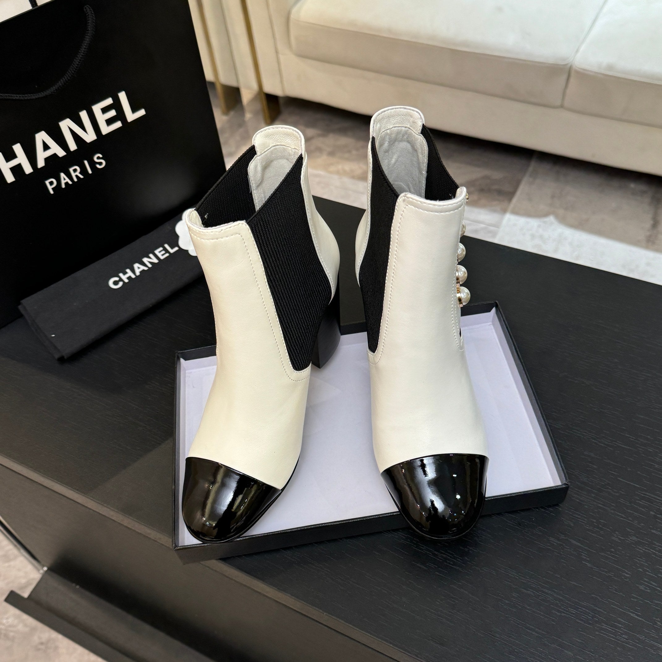 CC 25K FW Ankle Boots With Pearl 90mm White Sheepskin 528383