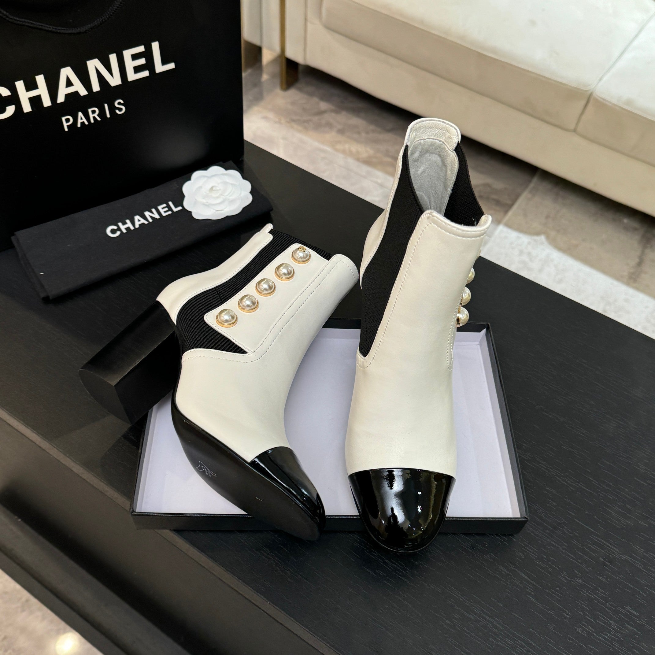 CC 25K FW Ankle Boots With Pearl 90mm White Sheepskin 528383