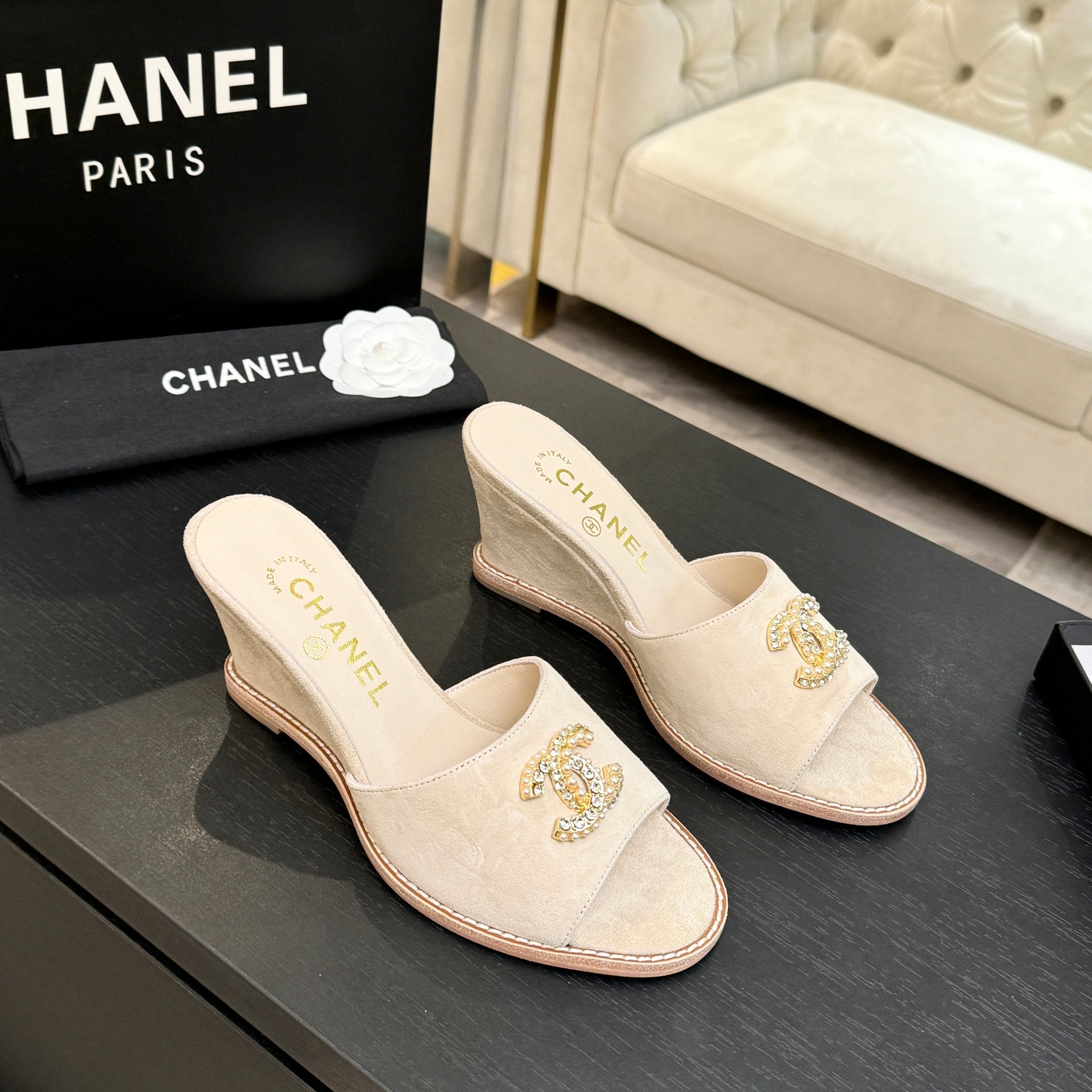 CC 26C Wedge Sandals Ivory Gold Suede 672982