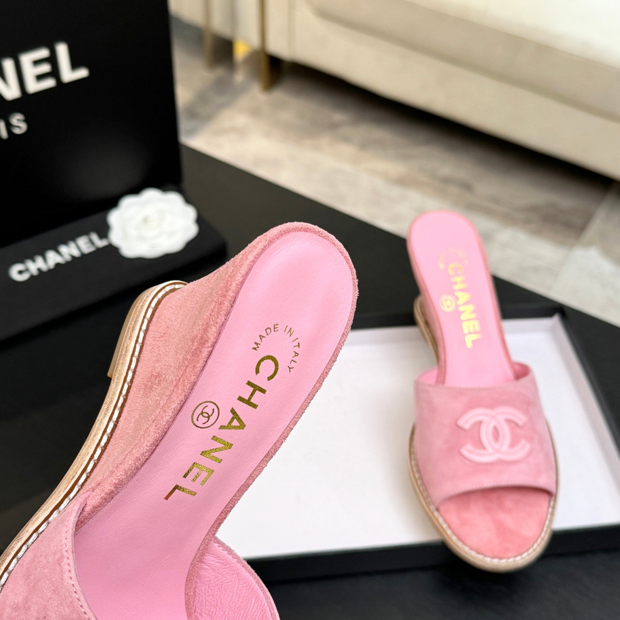 CC 26C Wedge Sandals Pink Suede 672985