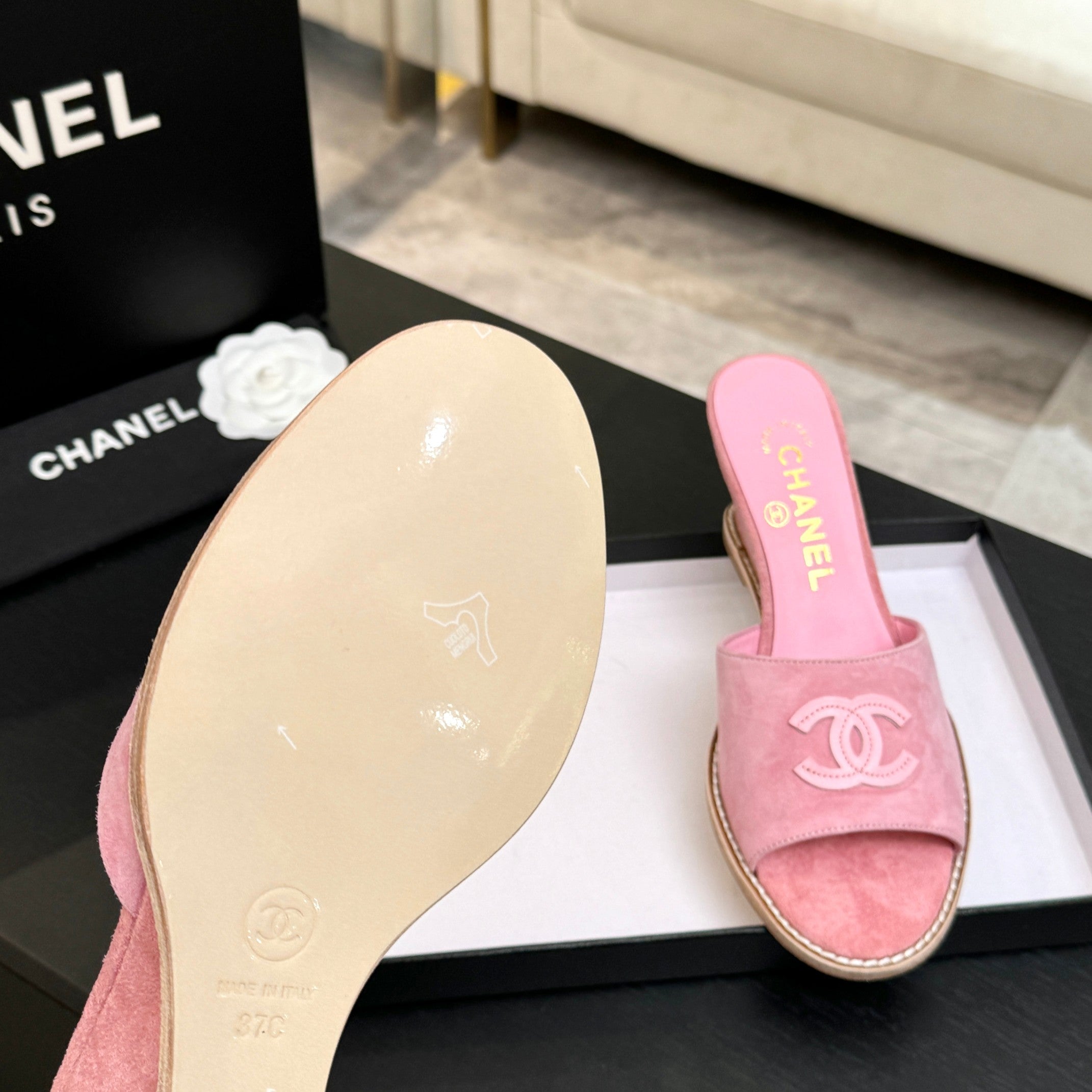 CC 26C Wedge Sandals Pink Suede 672985