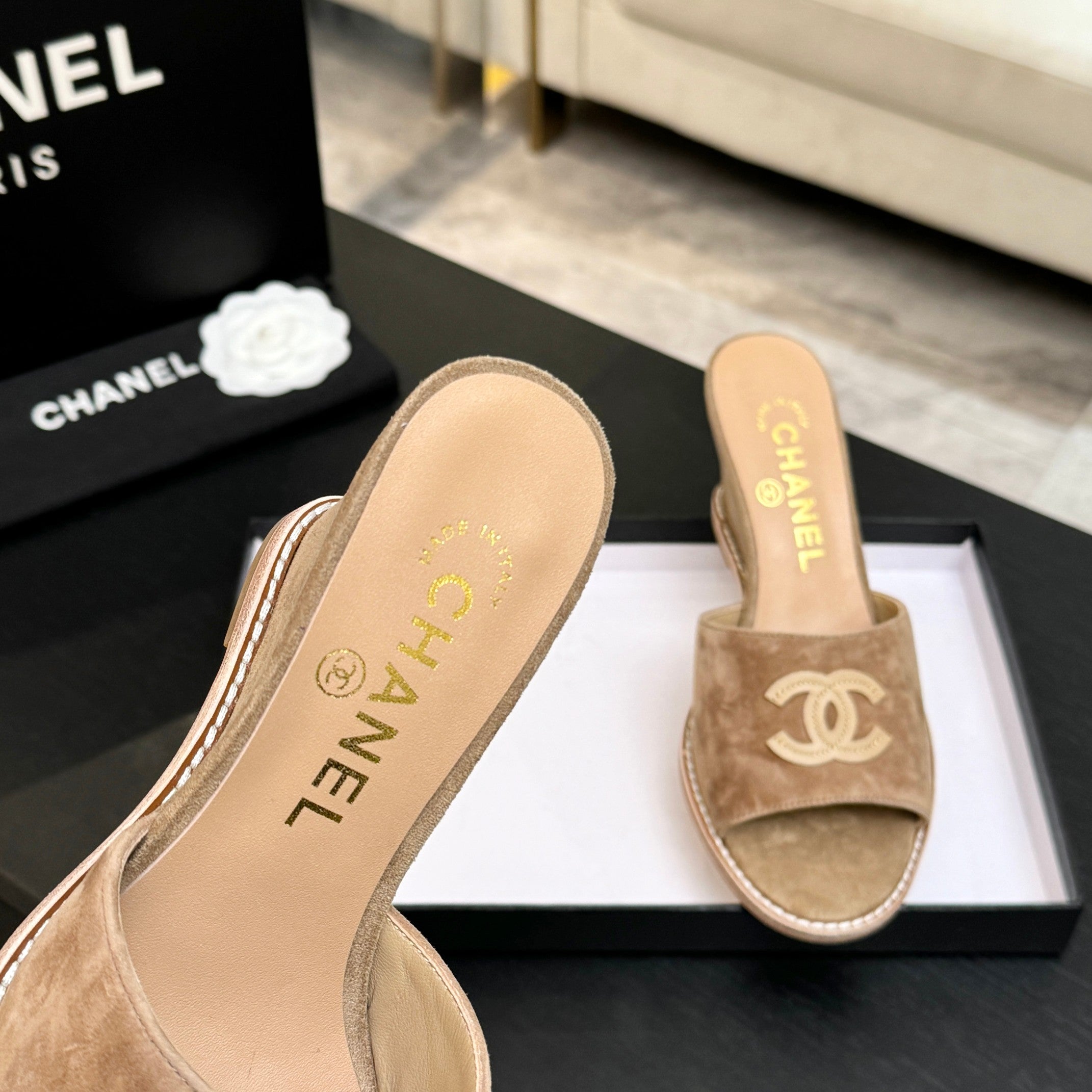 CC 26C Wedge Sandals Brown Suede 672987