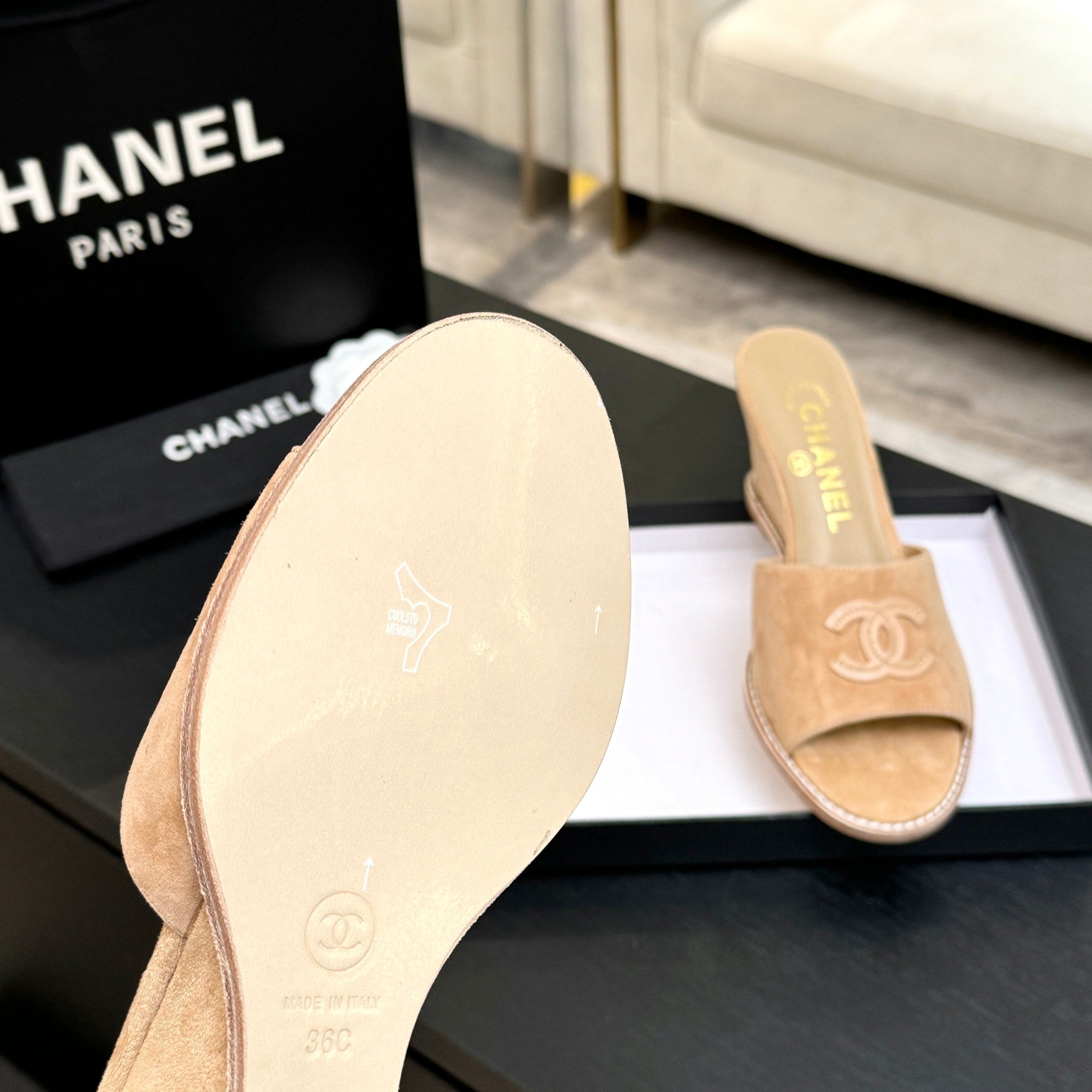 CC 26C Wedge Sandals Khahi Suede 672989