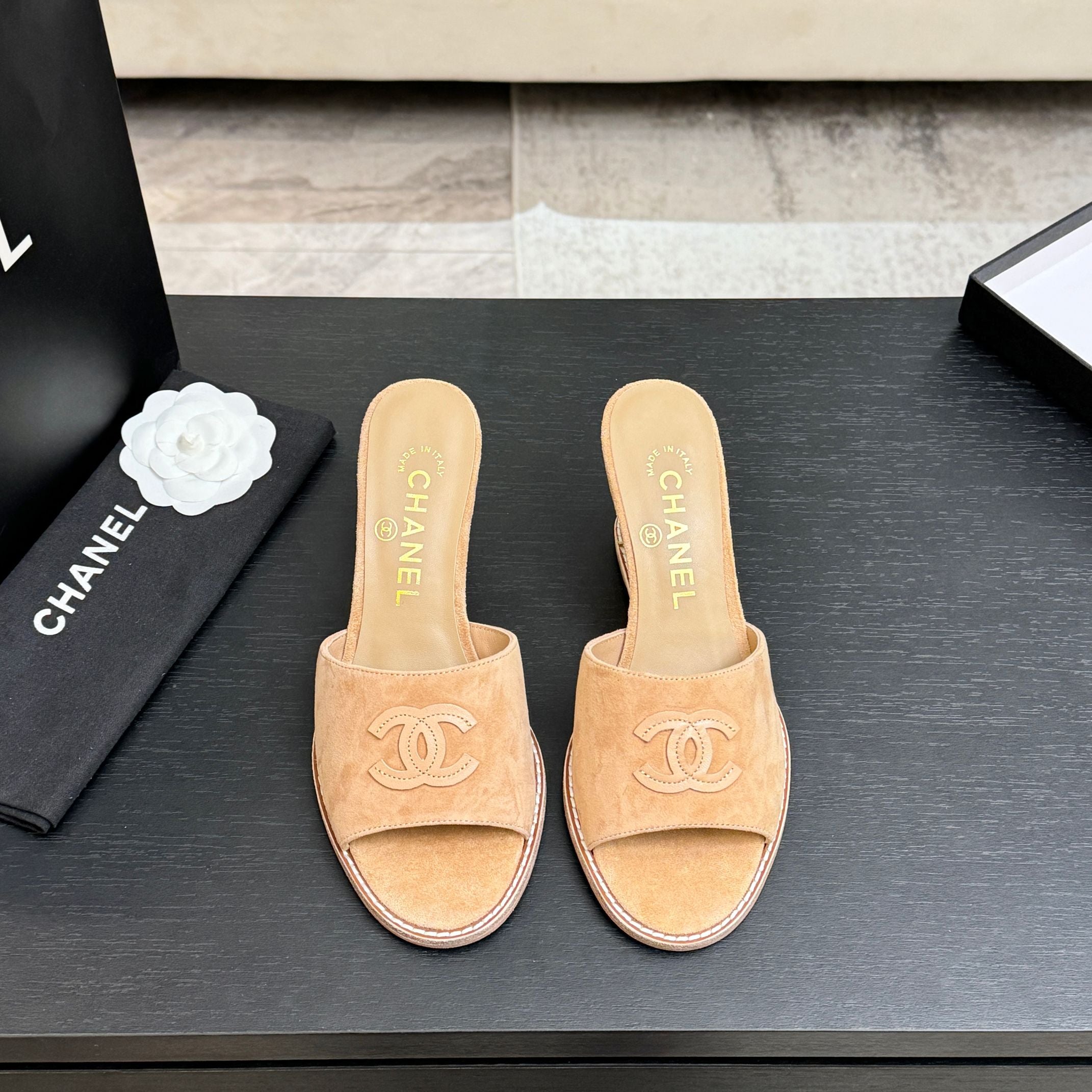 CC 26C Wedge Sandals Khahi Suede 672989