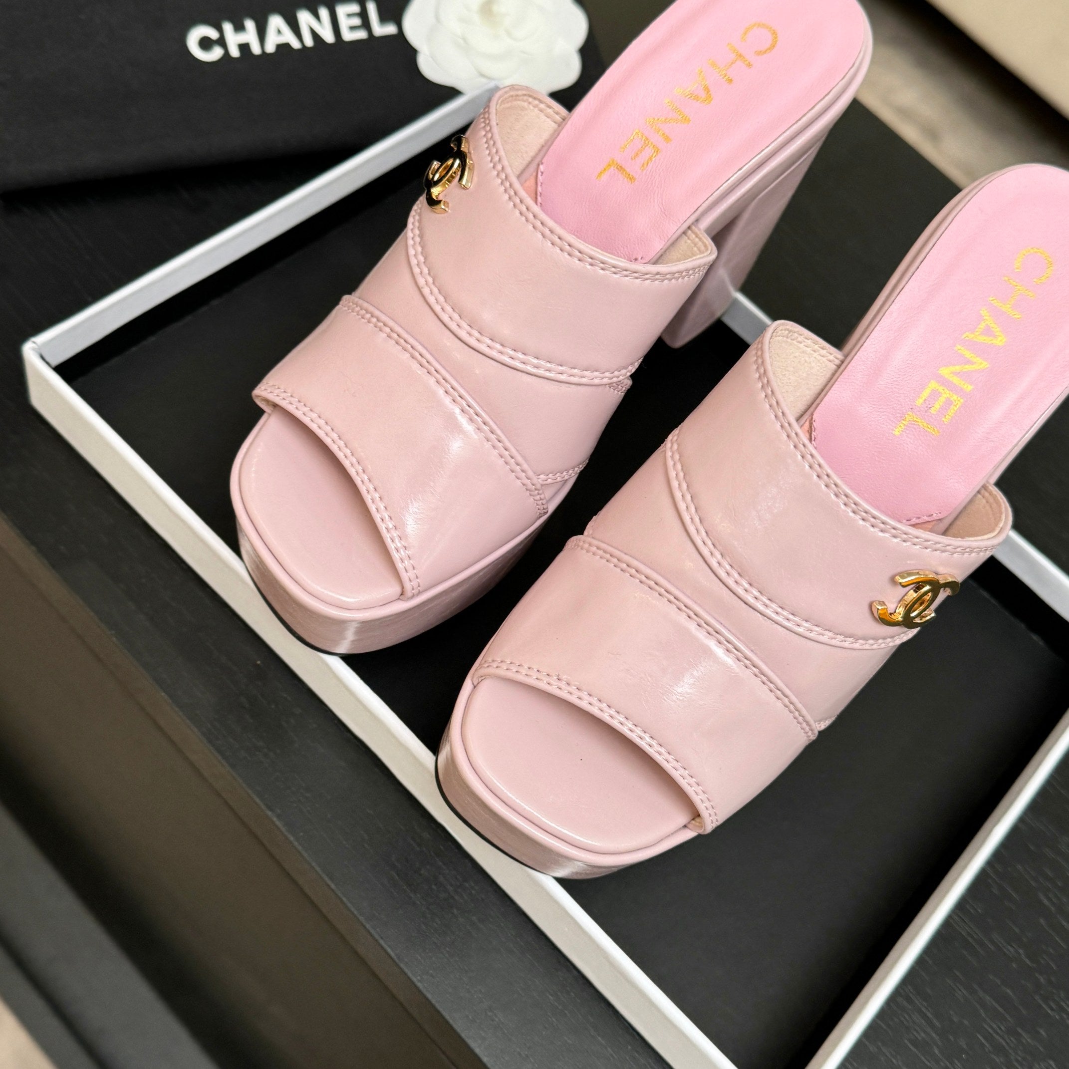 CC 26 Platform High-Heeled 12.5cm Light Pink Glossy Cowhide 673057