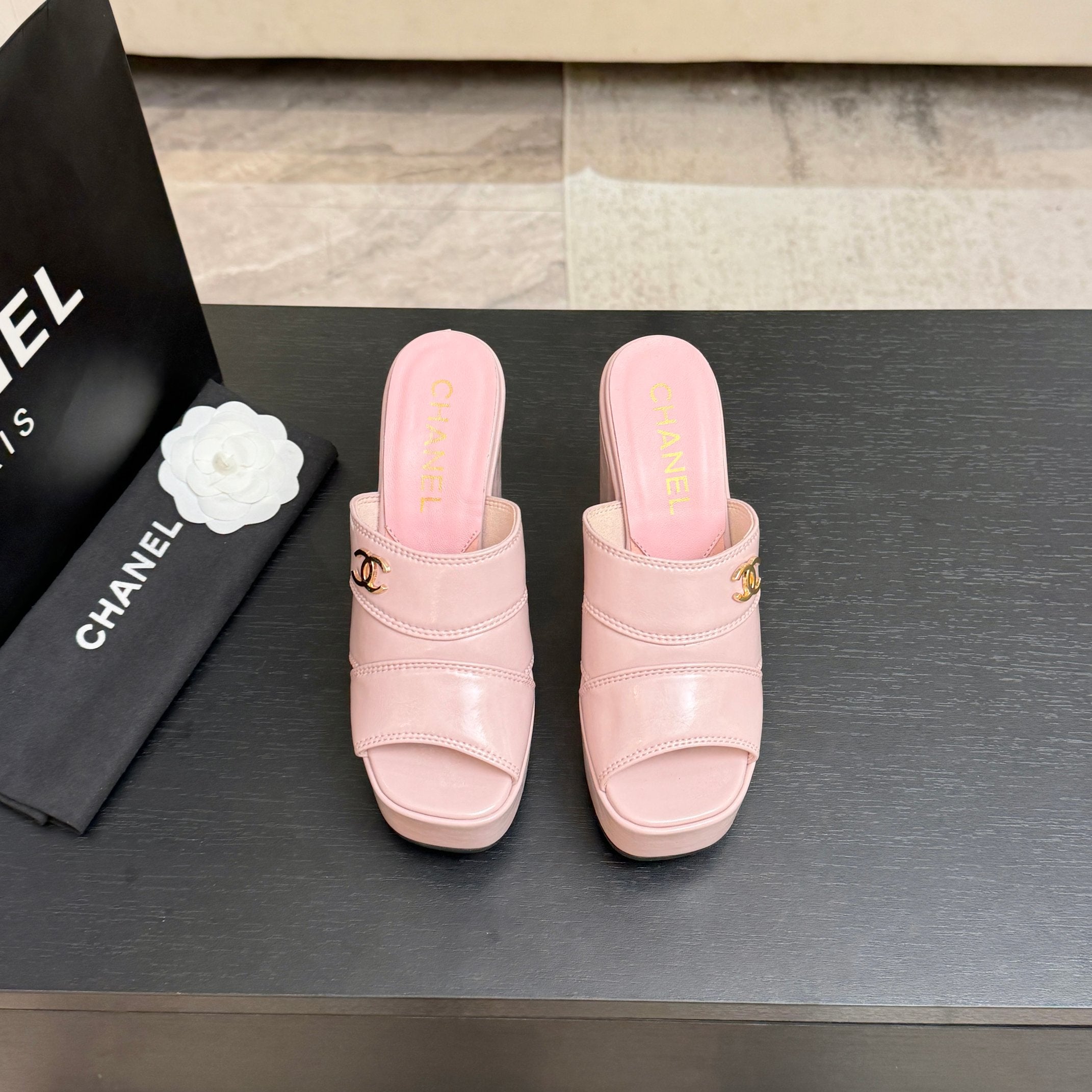 CC 26 Platform High-Heeled 12.5cm Light Pink Glossy Cowhide 673057