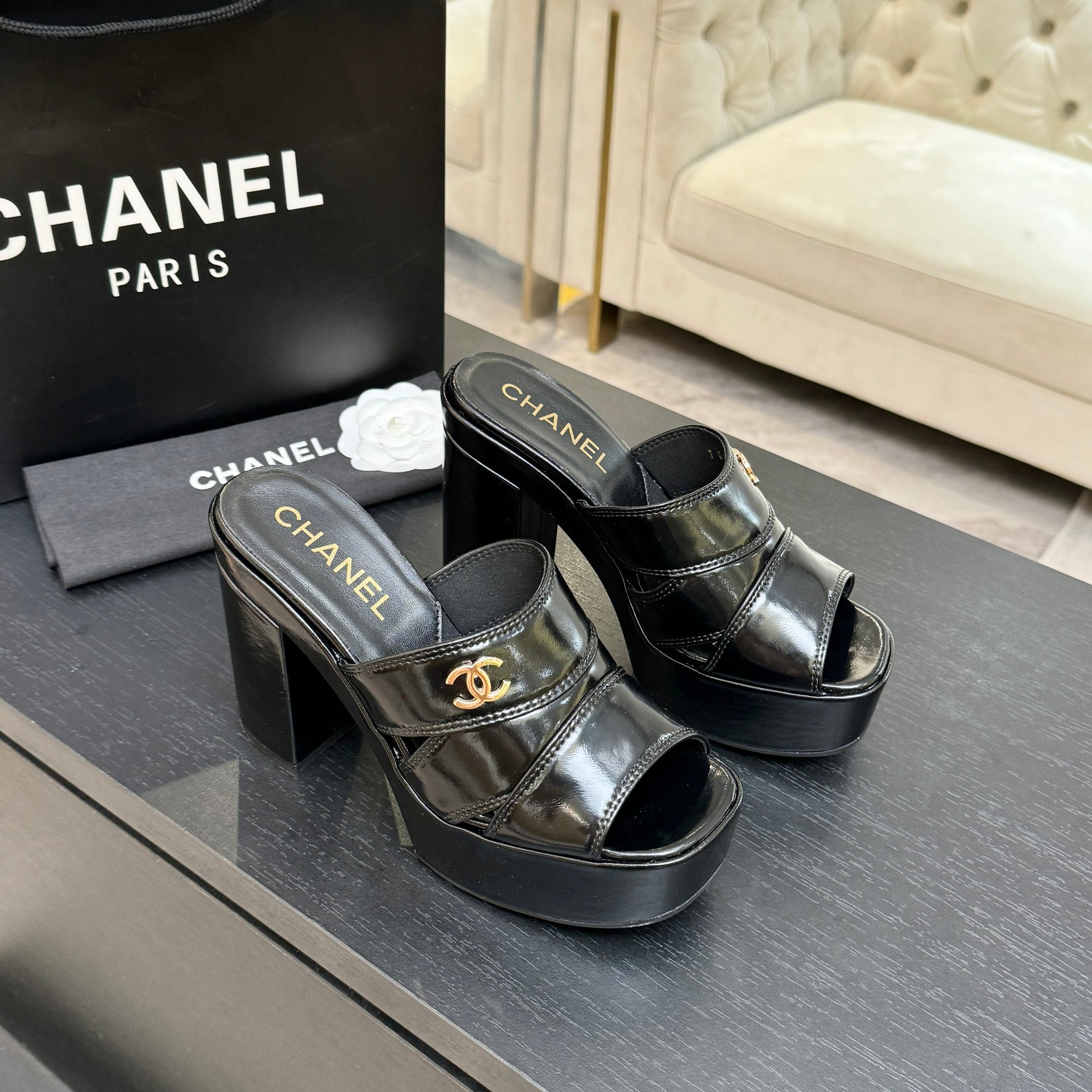 CC 26 Platform High-Heeled 12.5cm Black Glossy Cowhide 673059