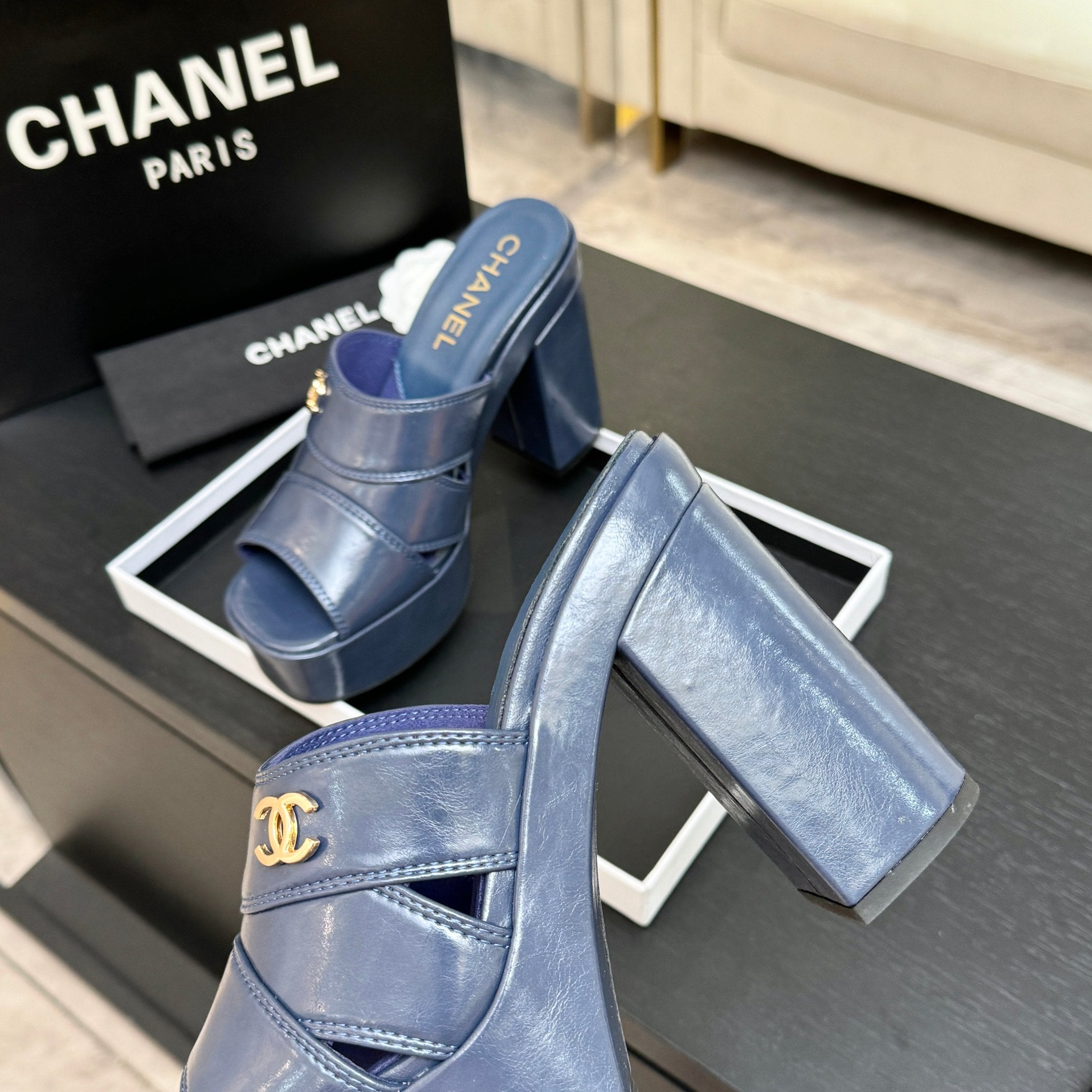 CC 26 Platform High-Heeled 12.5cm Dark Blue Glossy Cowhide 673062