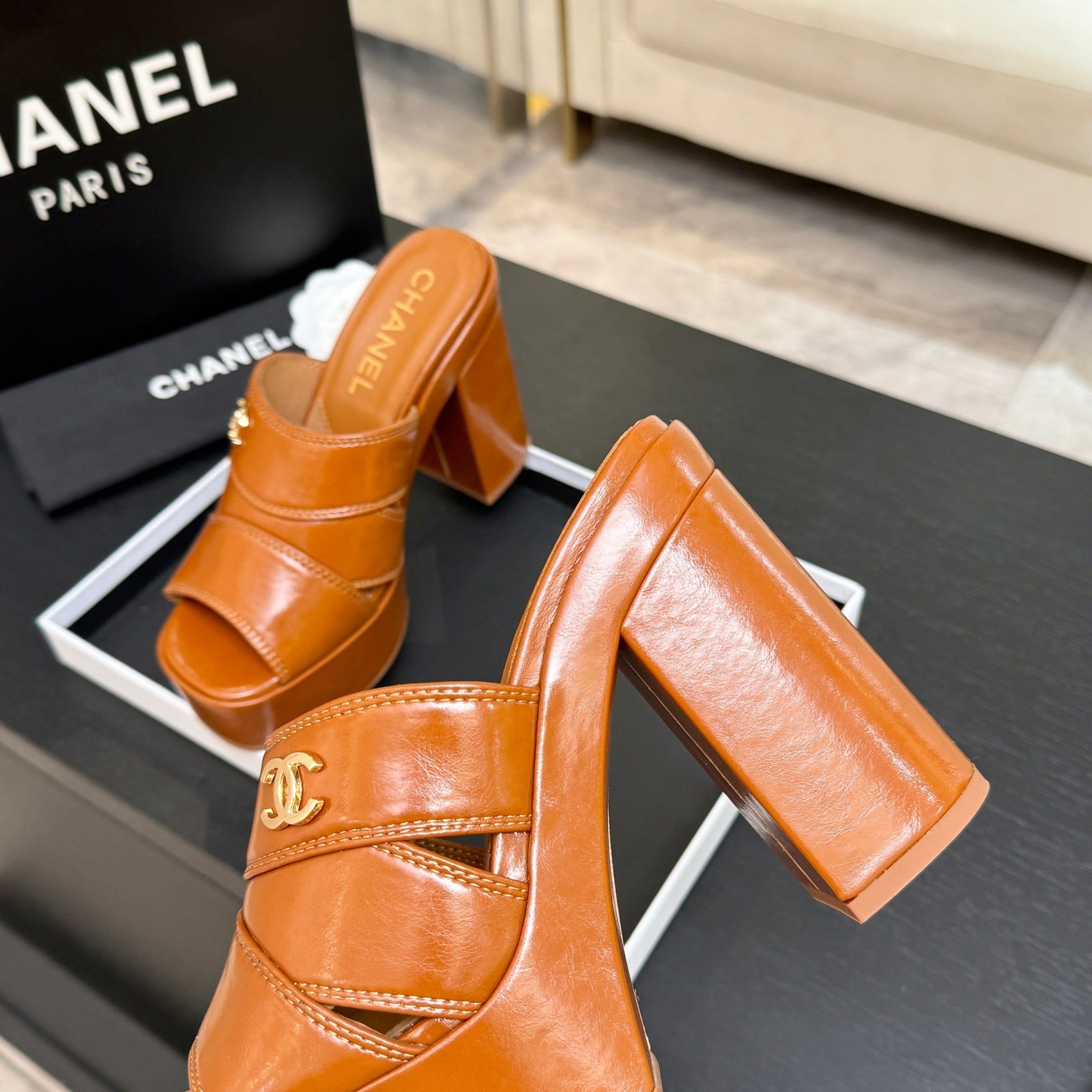 CC 26 Platform High-Heeled 12.5cm Tan Brown Glossy Cowhide 673063