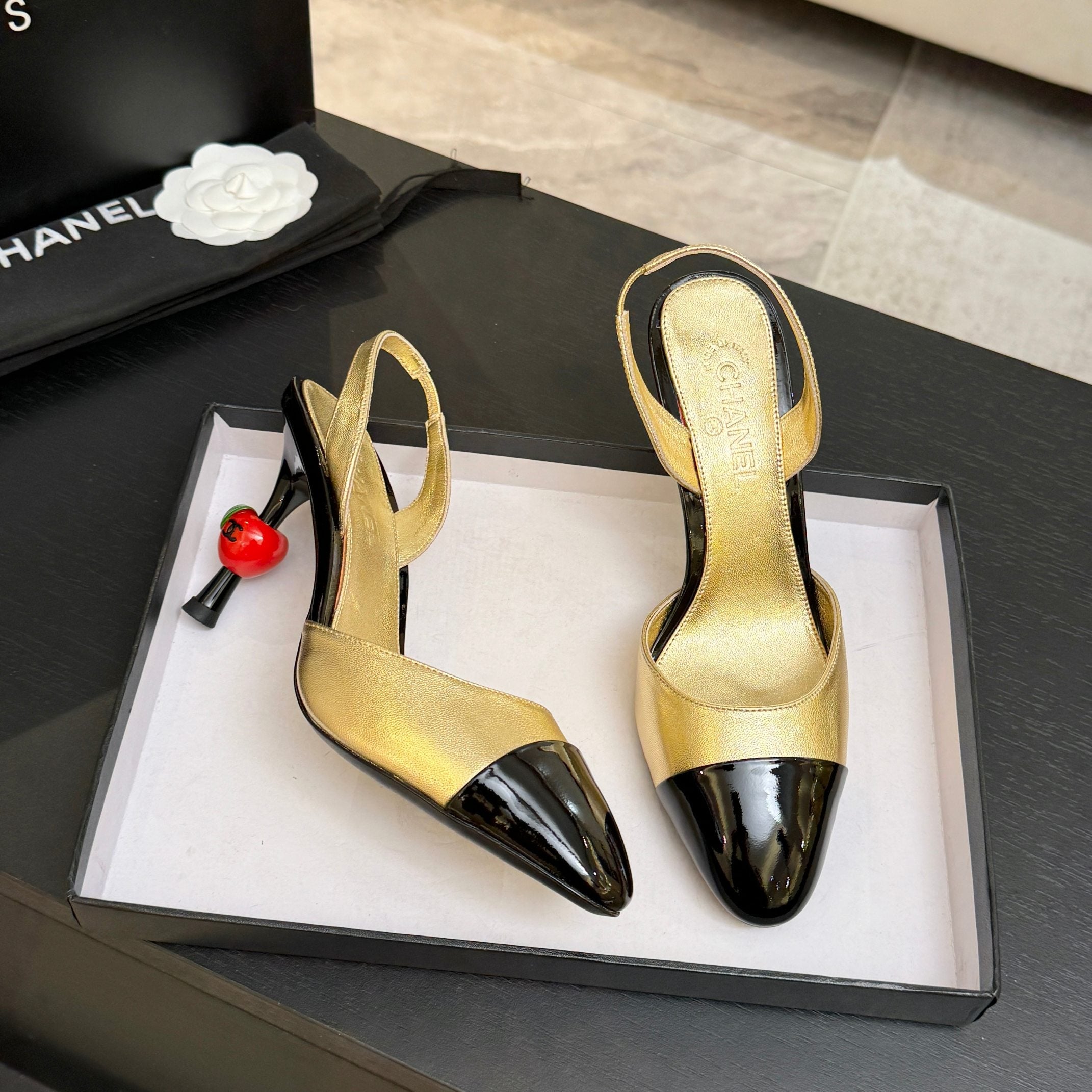 CC Métiers d’art 2026 Slingbacks 8.5cm Gold Leather 847283