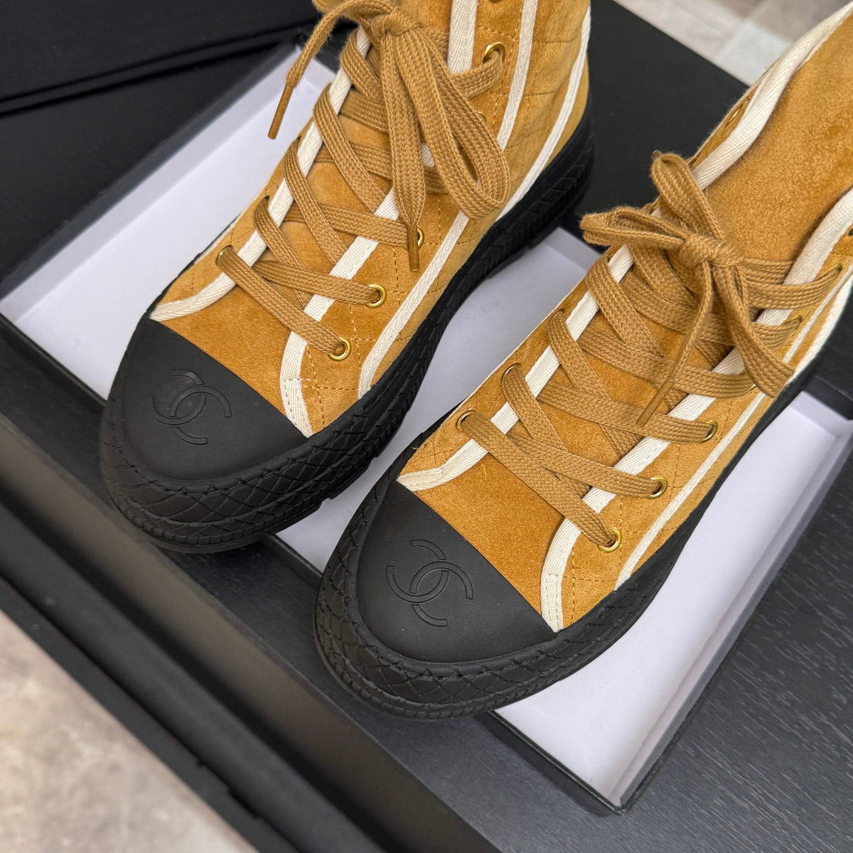 CC 26s High-Top Trainer Sneakers Yellow Suede Leather 106820