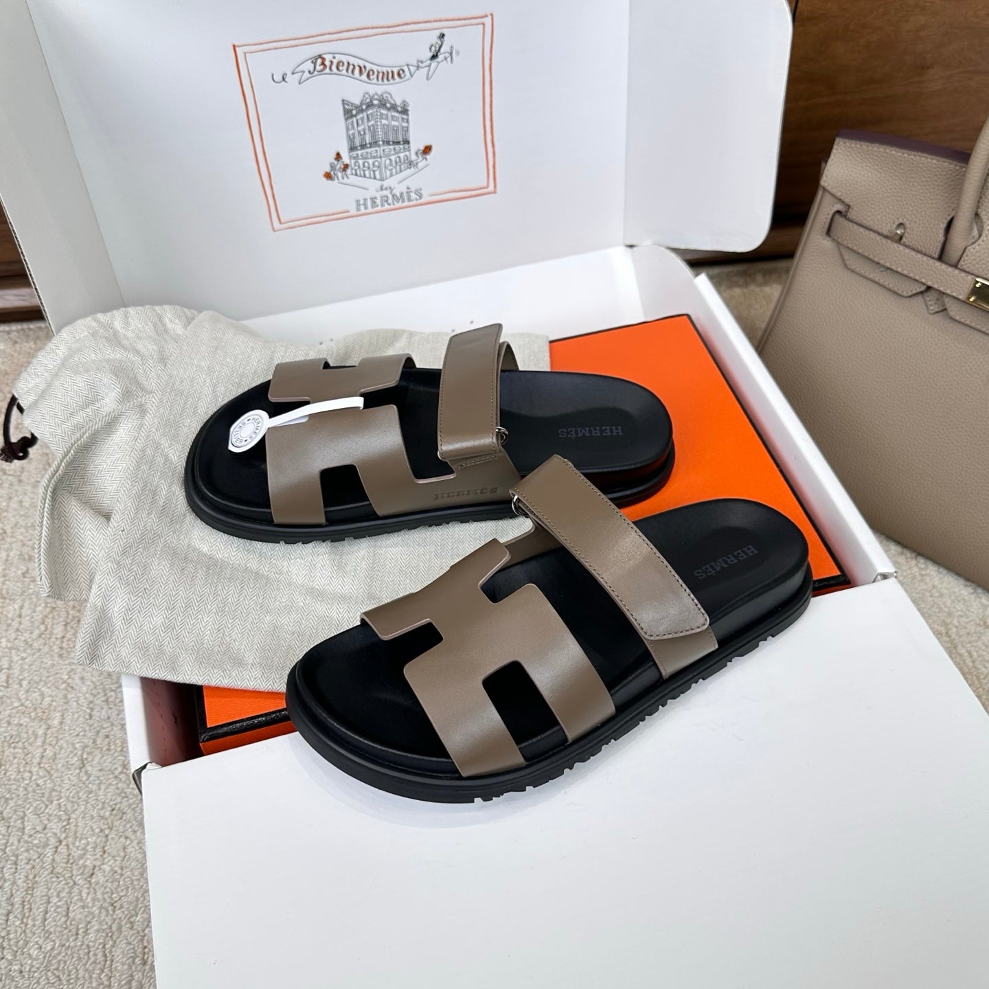 HM Chypre Sandal Taupe Black Leather 862406
