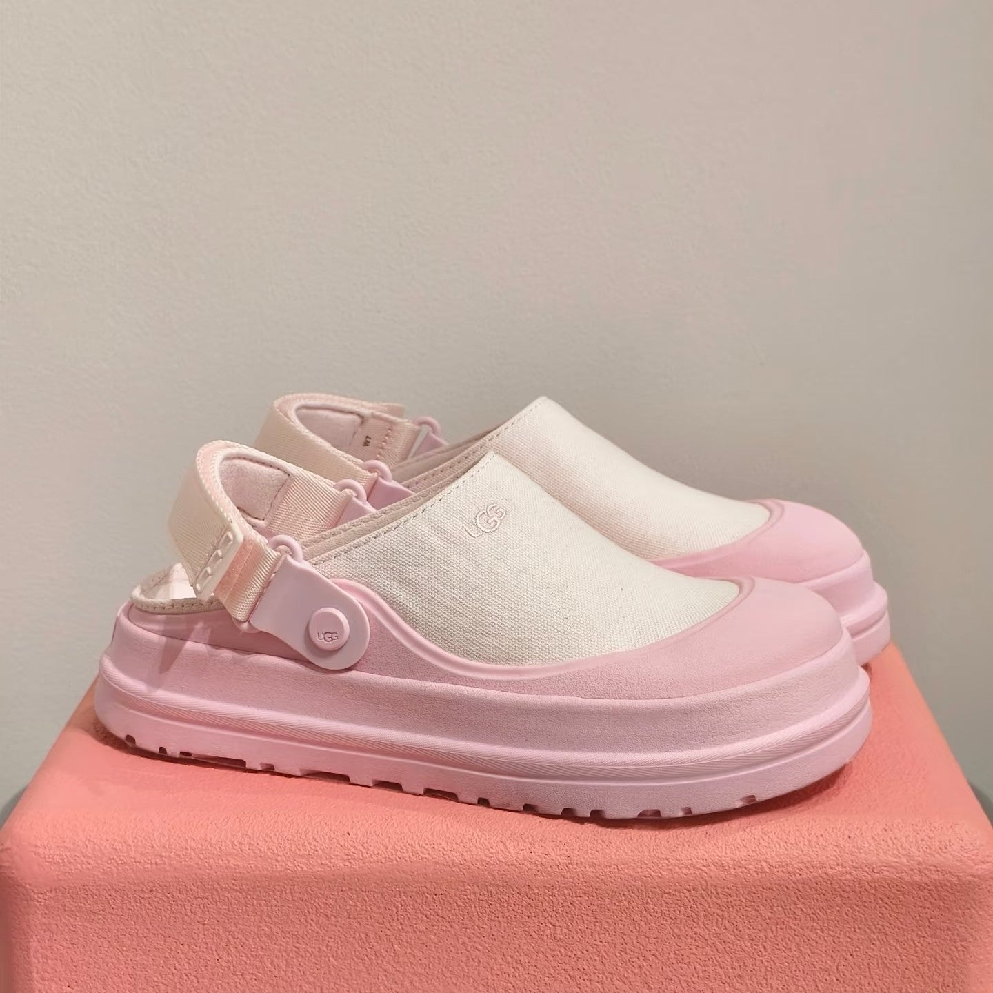 UGG Goldenglow Clog Pink Ivory Canvas 664854