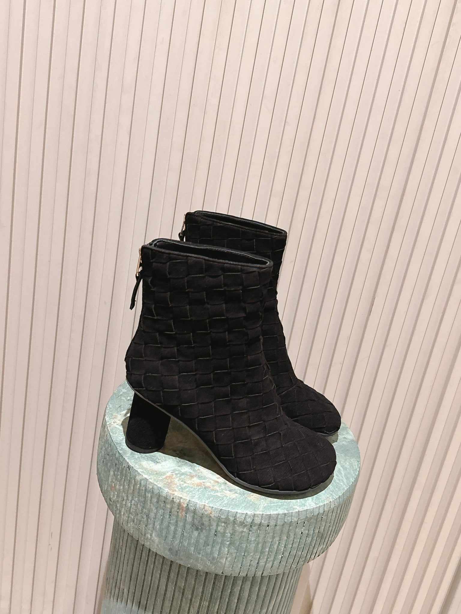 BV 26s Boots 8.5cm Black Intrecciato Suede