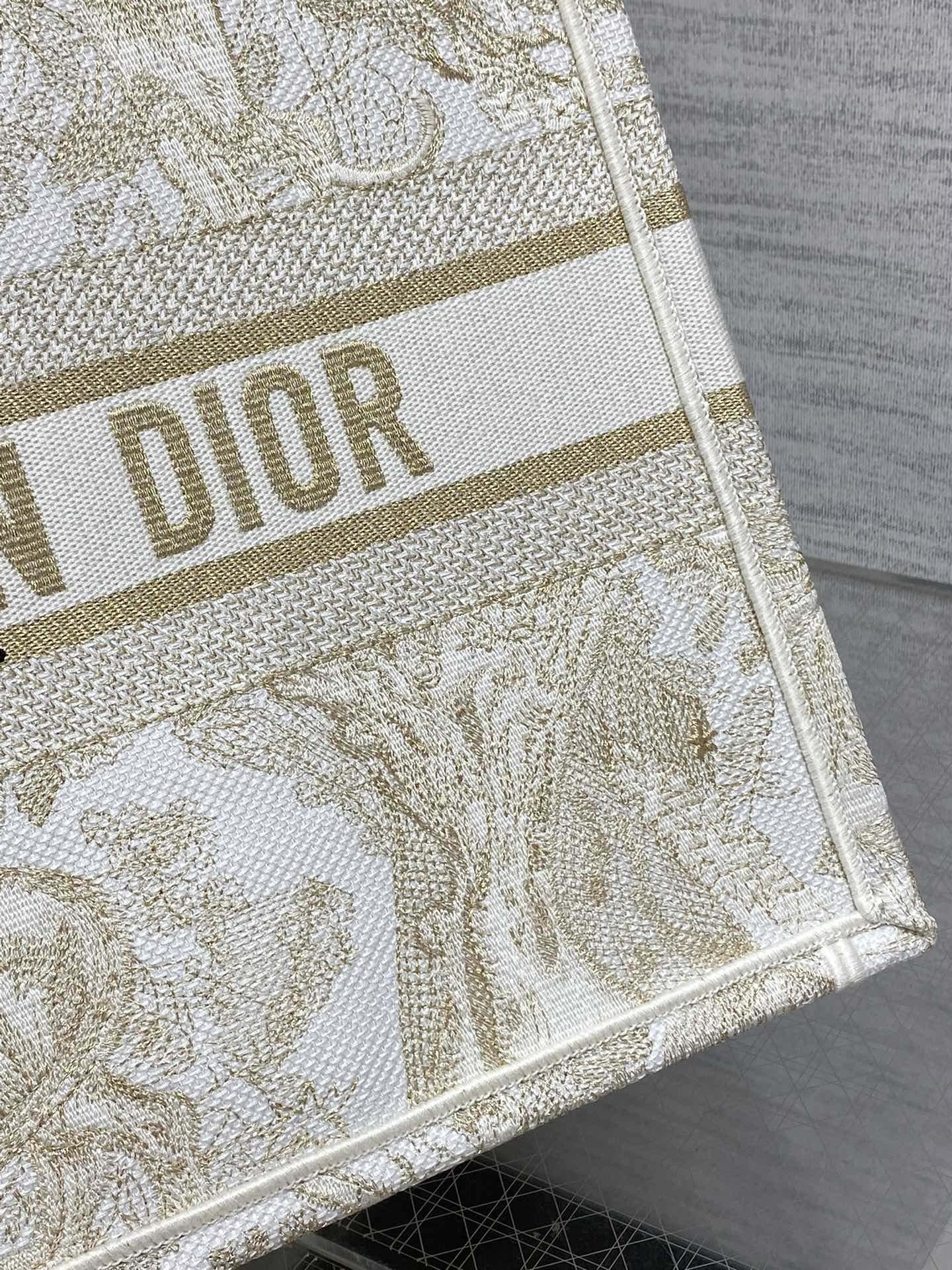 CD Medium Dior Book Tote Tiger Motif White Beige Cotton