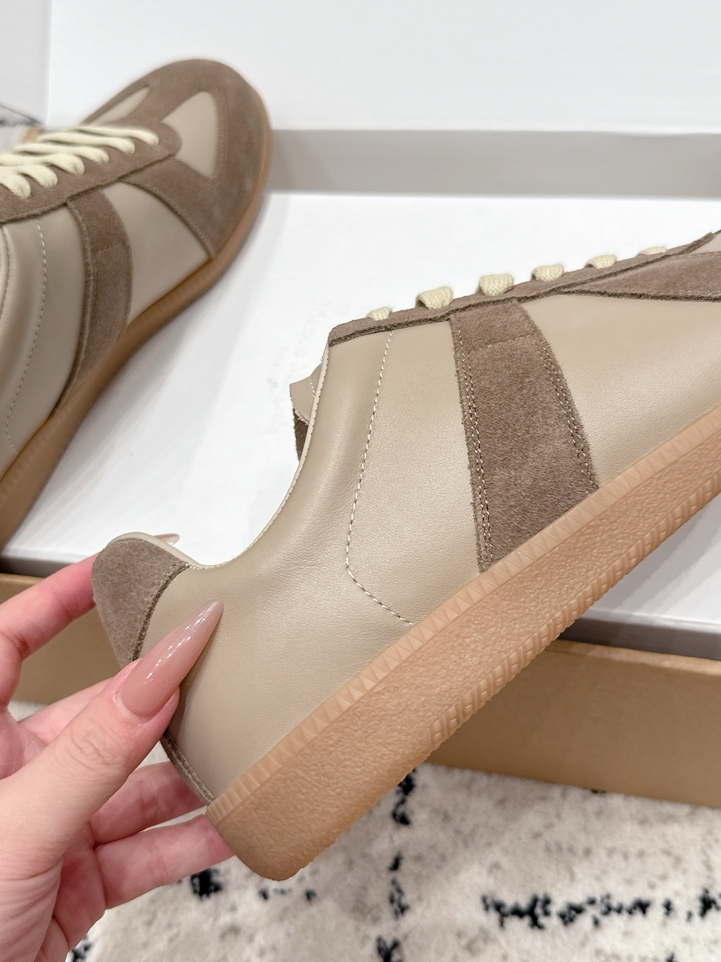 MM6 Replica Casual Sneaker Beige Brown Sheepskin Suede 881193