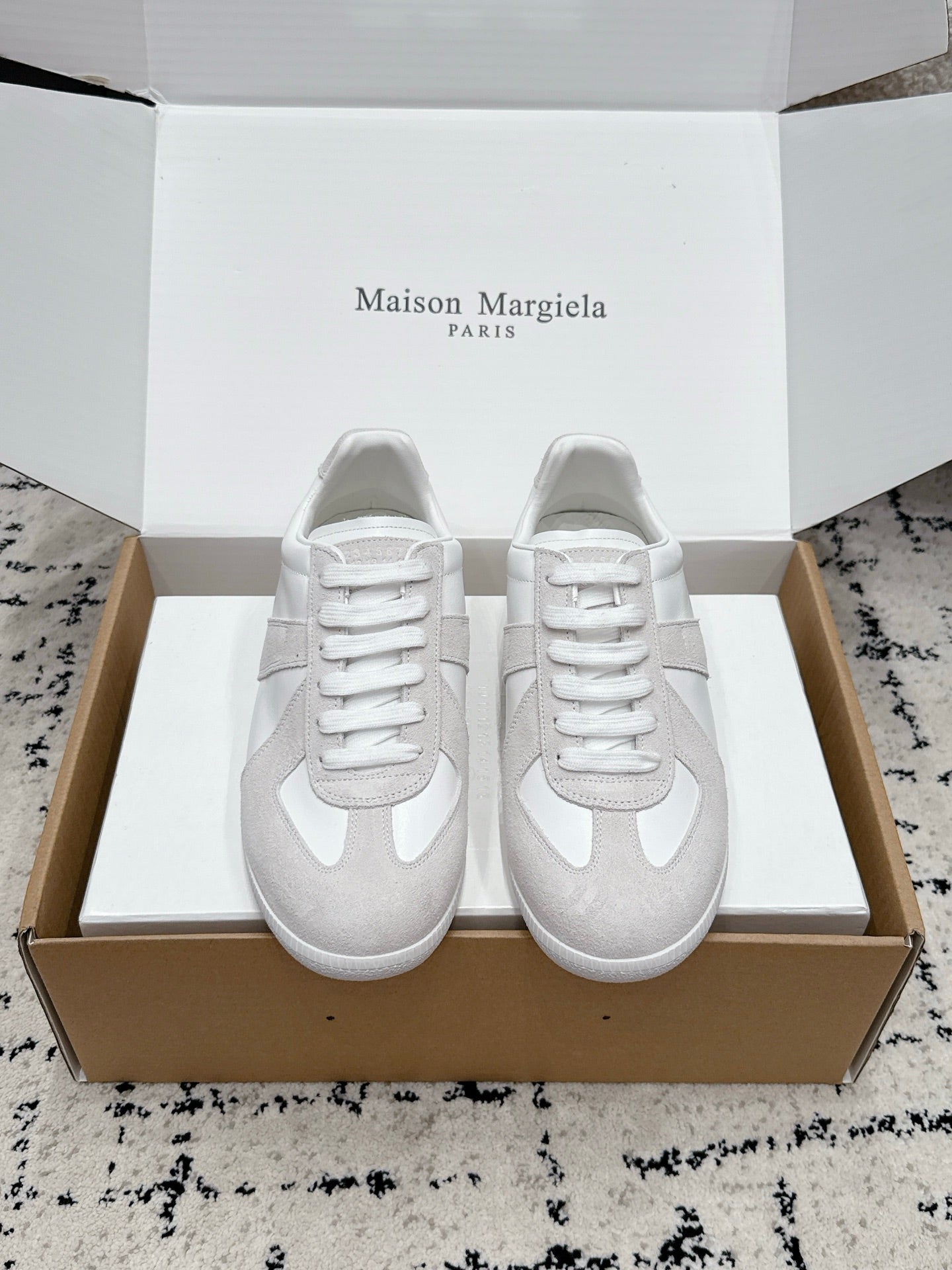 MM6 Replica Casual Sneaker White Sheepskin Suede 881195