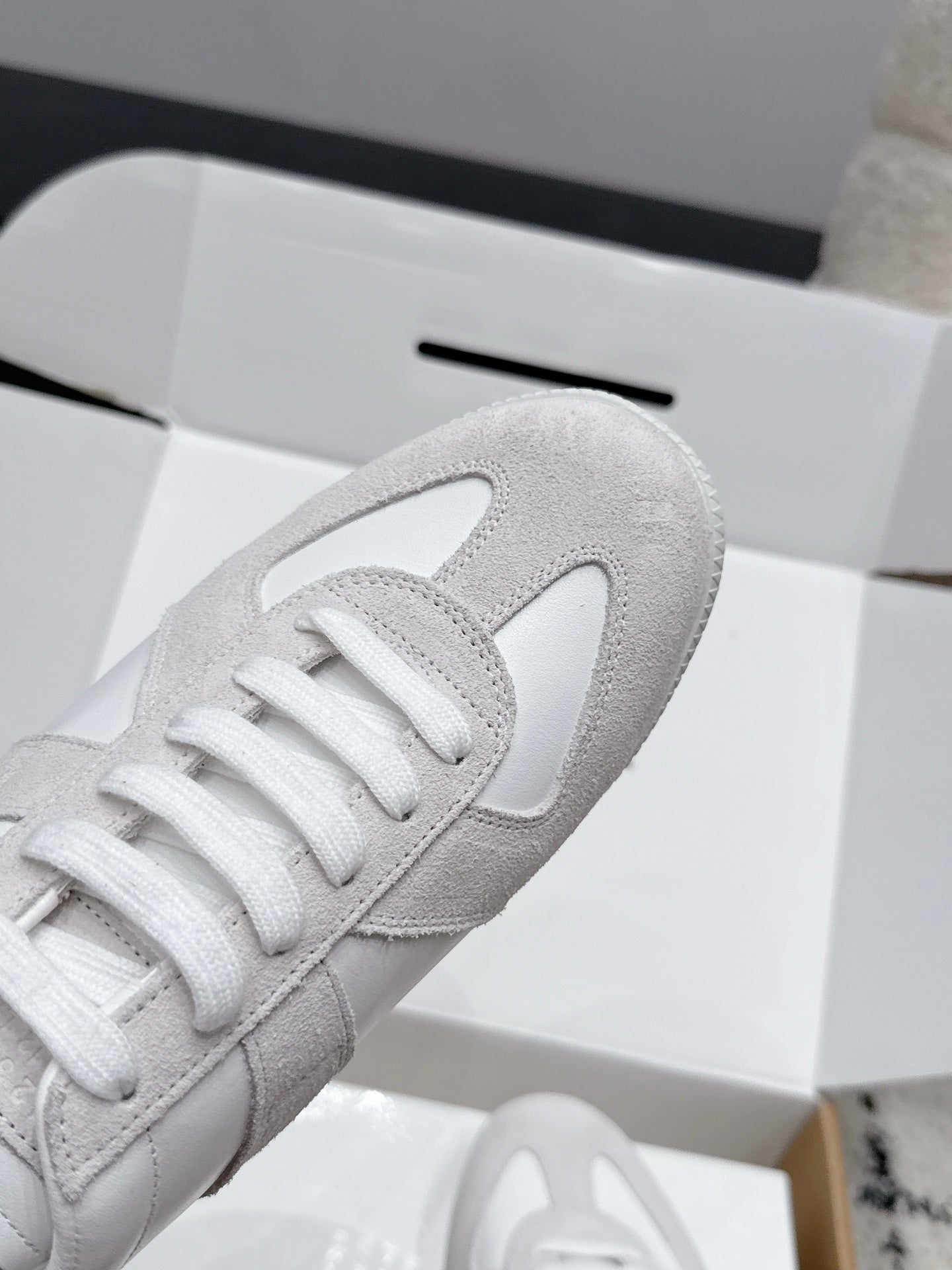 MM6 Replica Casual Sneaker White Sheepskin Suede 881195