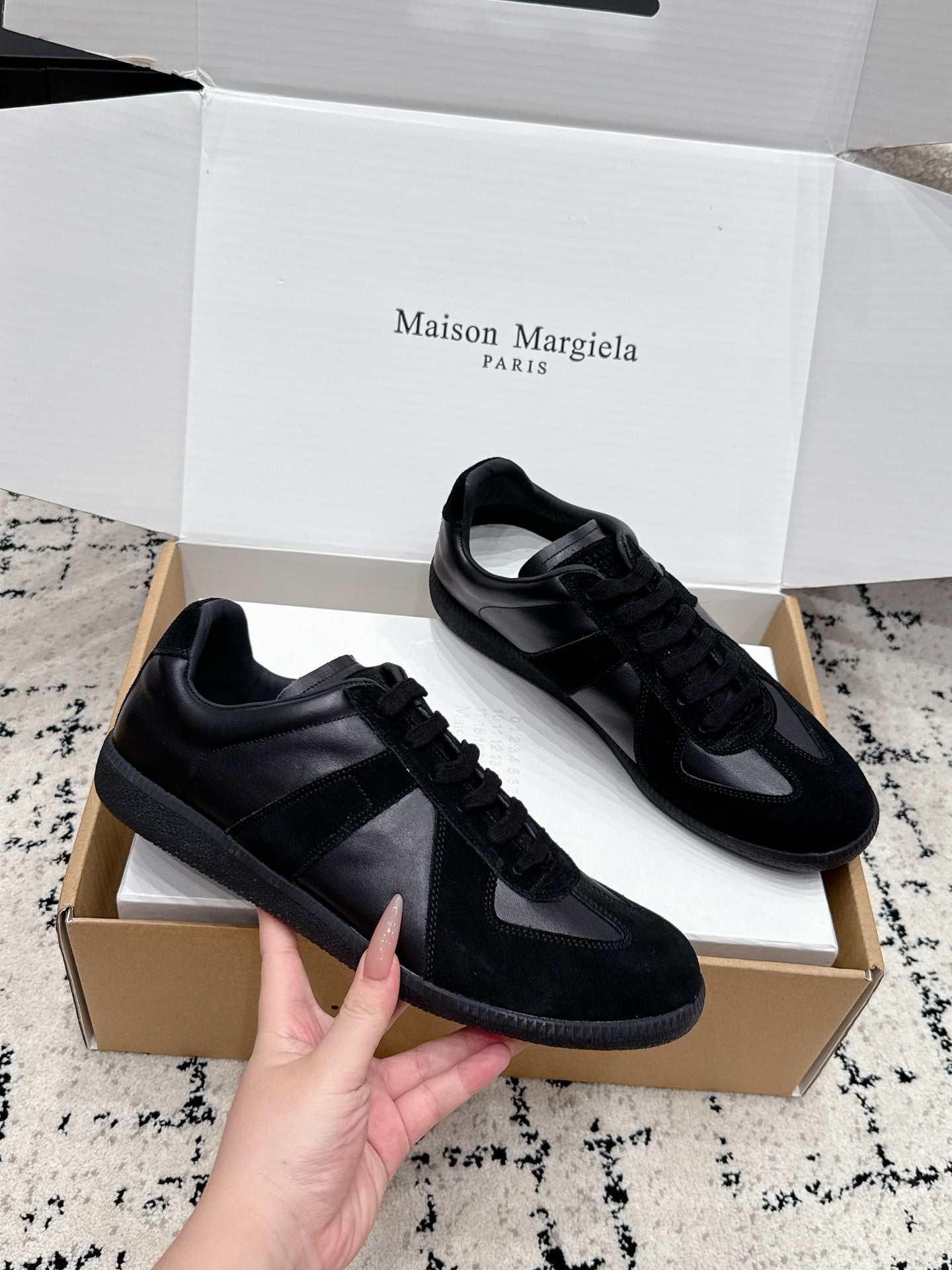 MM6 Replica Casual Sneaker Black Sheepskin Suede 881204