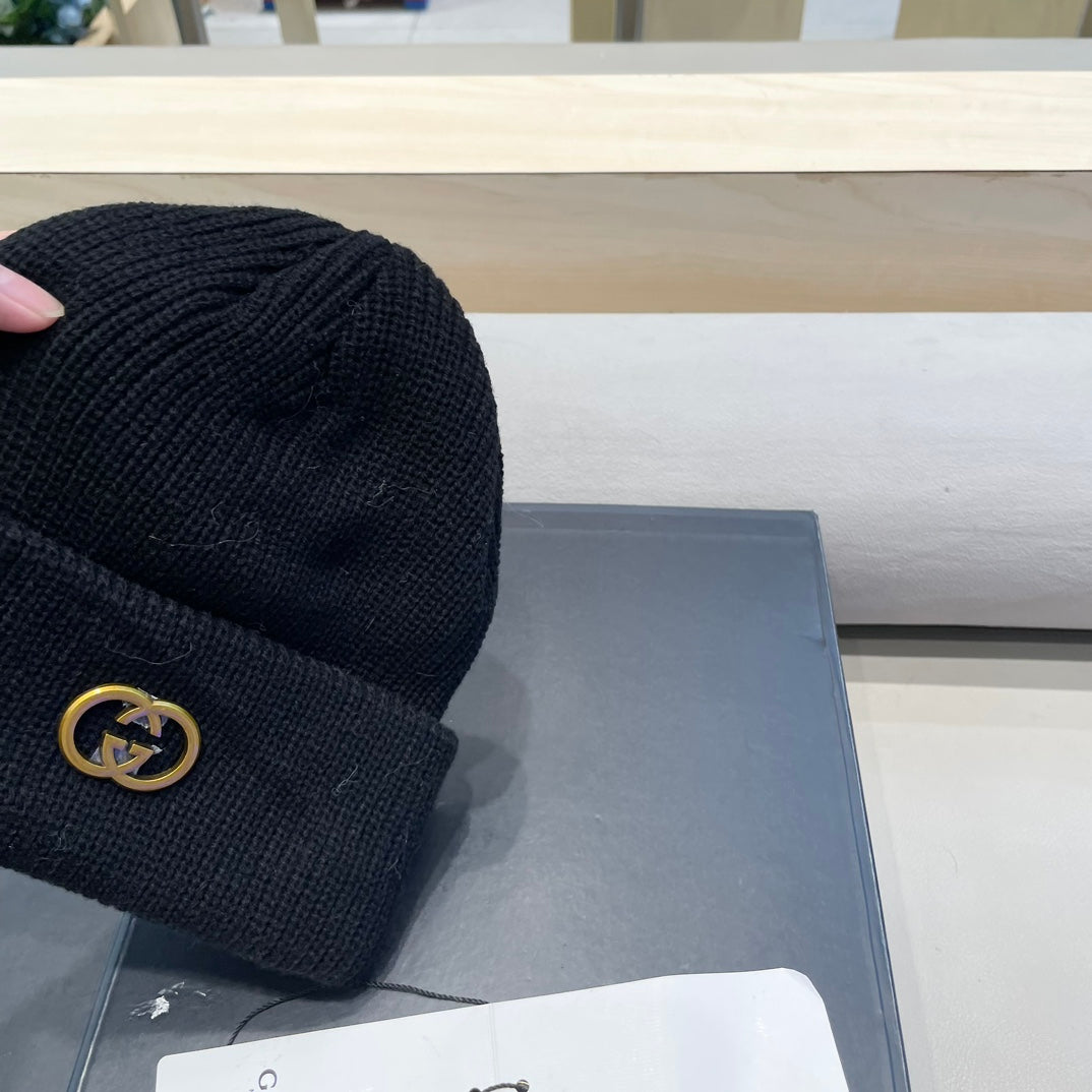 BEANIE HAT IN BLACK WOOL 433460