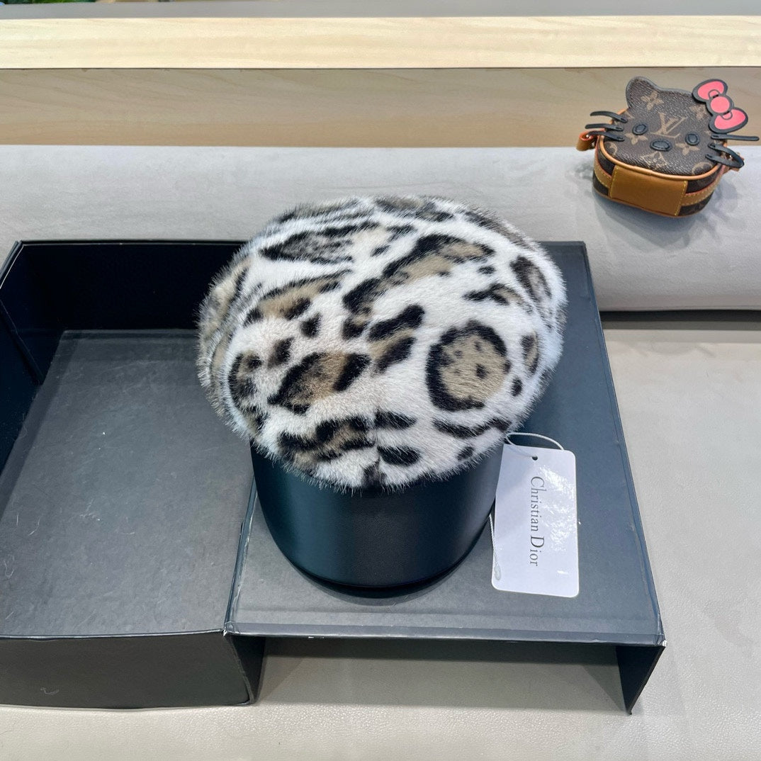 BAKER BOY HAT IN WHITE MINK FUR 438087