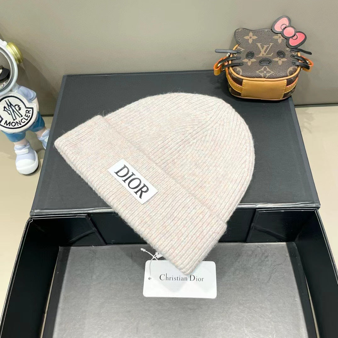 KNITTED BEANIE HAT IN LIGHT BEIGE WOOL AND RABBIT FUR 439679