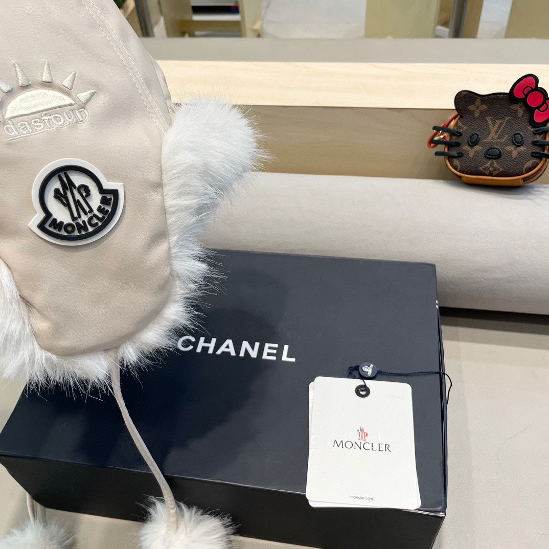 MC 26s Winter Bomber Trapper Hat Beige Fur 499299