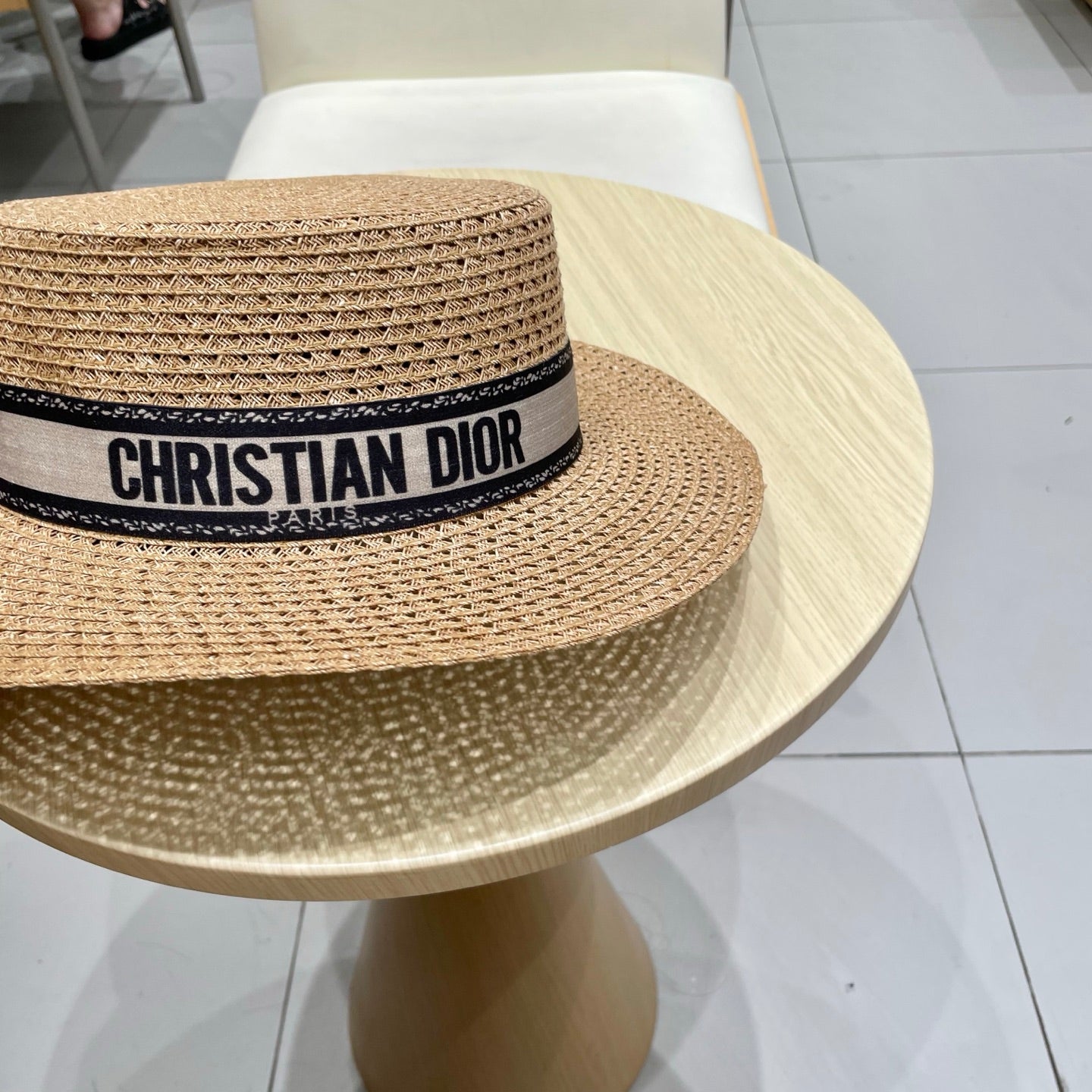 BUCKET HAT IN DARK BEIGE RAFFIA 653751