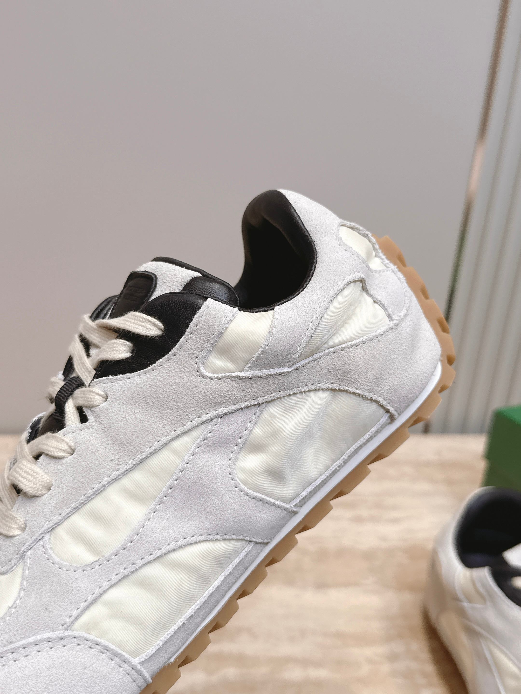 BV Orbit Flash Retro Sneake Light Grey Black Suede 934418