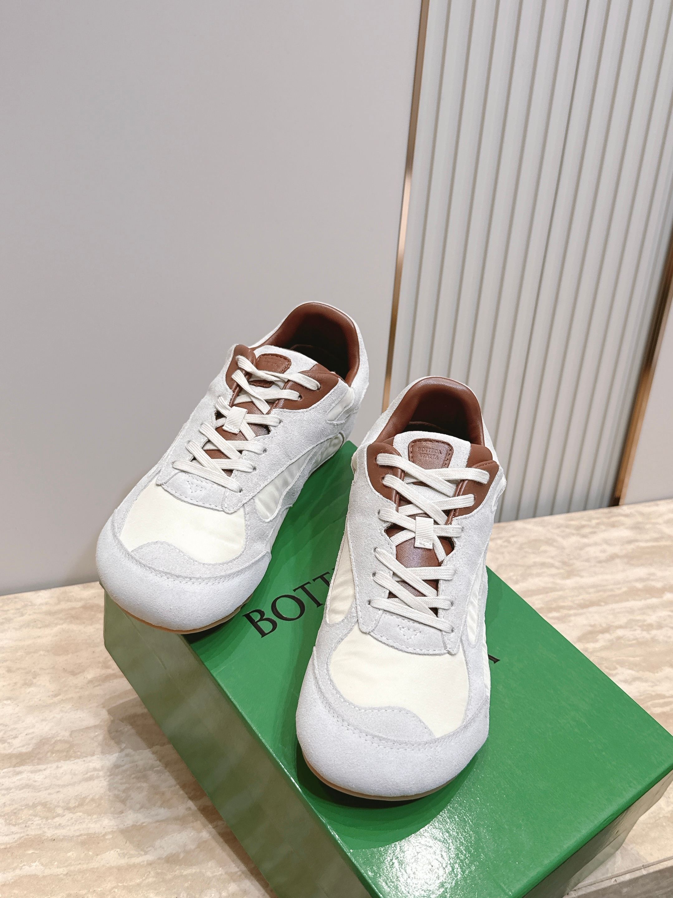 BV Orbit Flash Retro Sneaker Light Grey Suede 934421