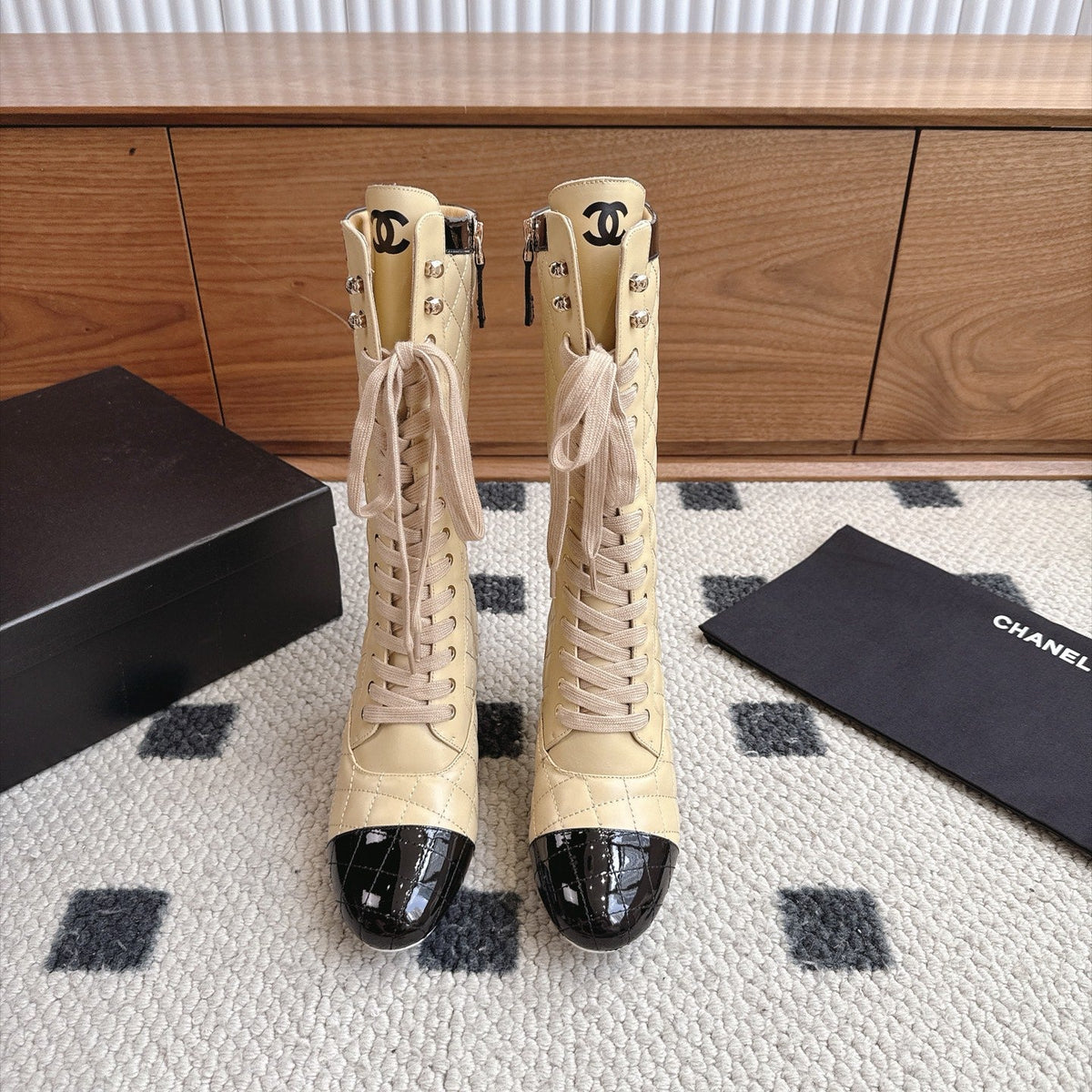 CC 26s Lace-Up Boots 6.5cm Beige Black Leather 118299