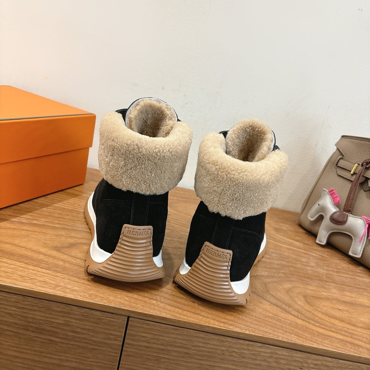 HM 26S Lieva Sneakers 3cm Black Suede Shearling 110595