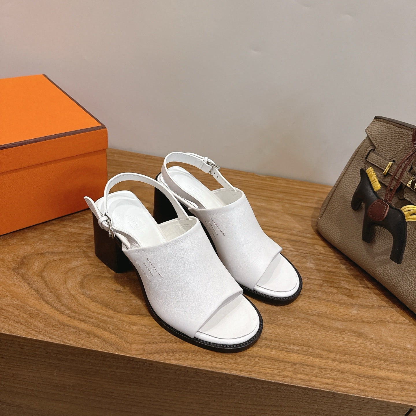 HM 26S Elda 60 Sandal White Calfskin Silver Hardware