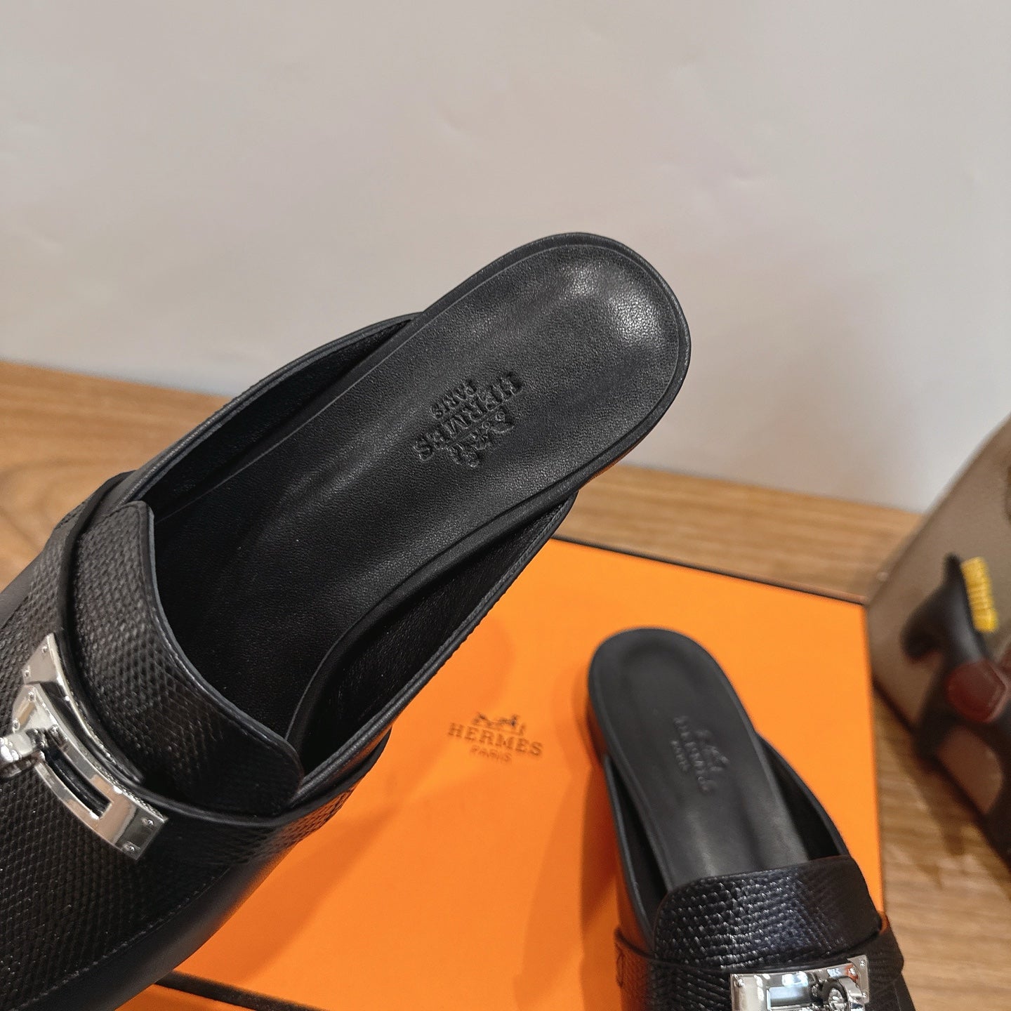 HM 26s Oz Mule In Black Gold Hardware