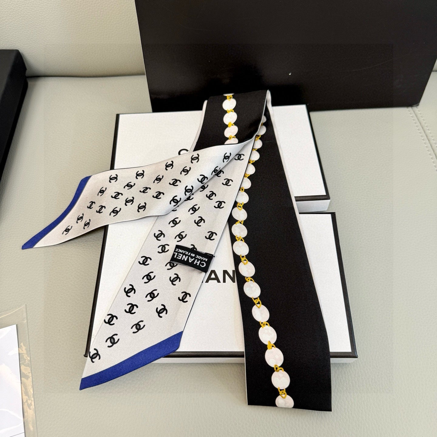 CC Twilly Mini Star 120cm Black White Blue Mulberry Silk 935261