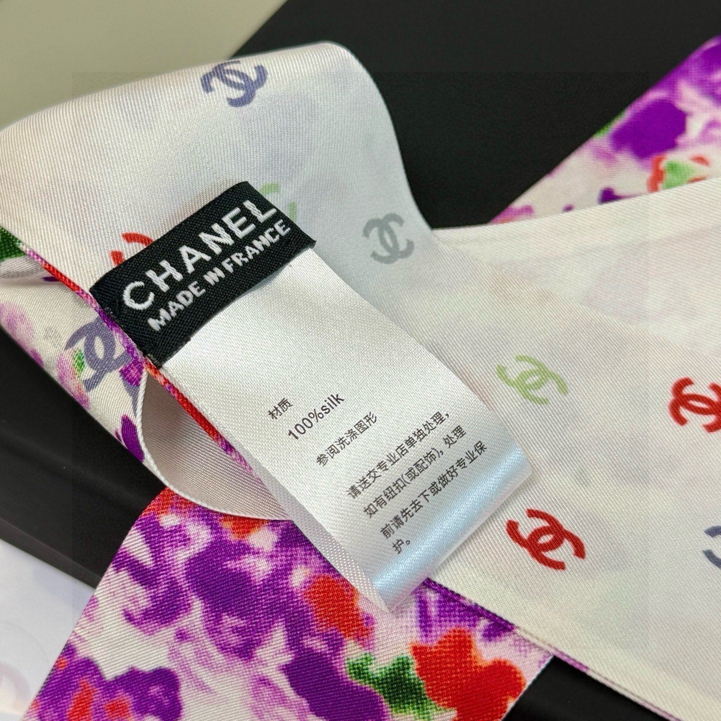 CC Twilly Mini Star 120cm White Purple Mulberry Silk 943523