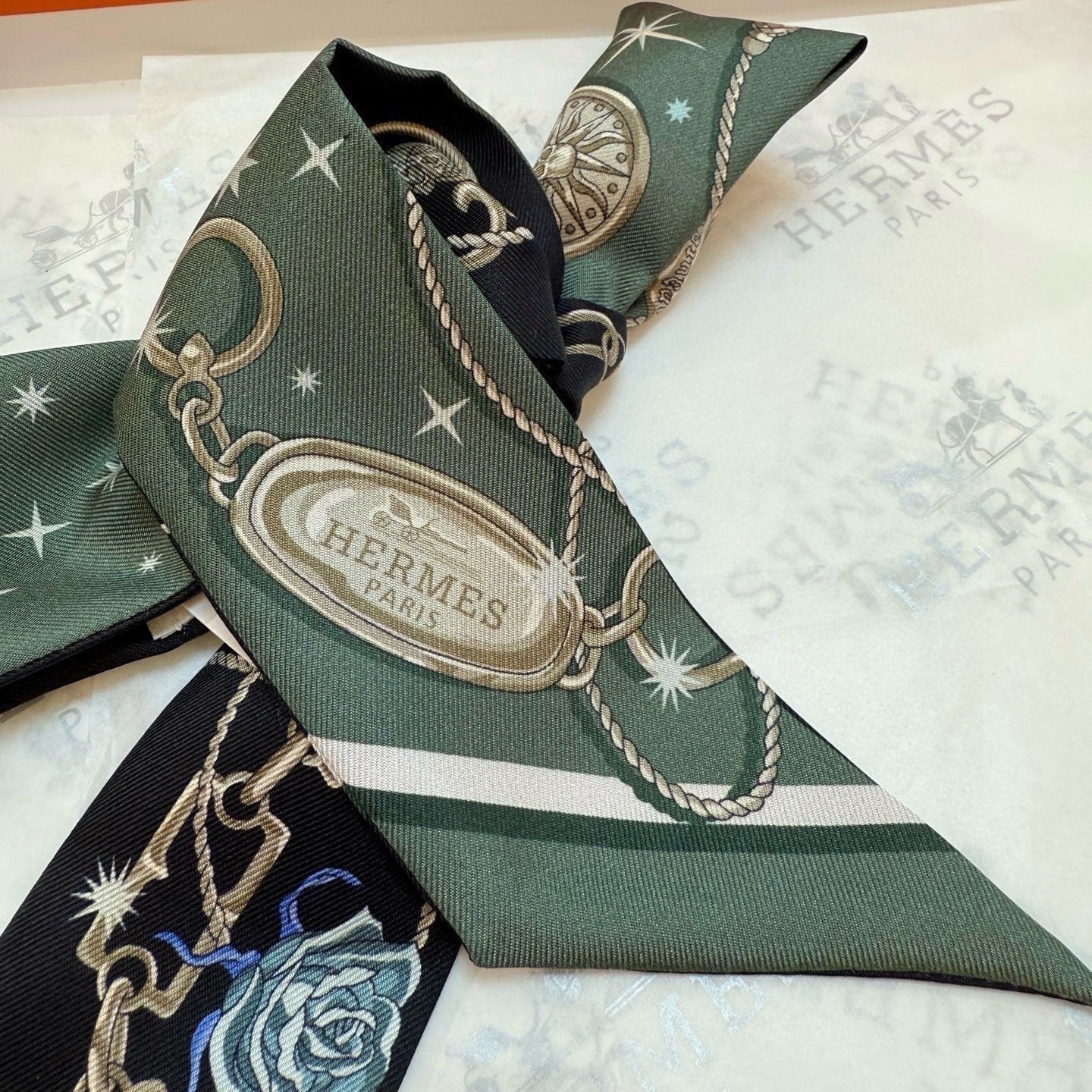 HM Twilly Mini Scarf 105 Dark Khaki Green Silk Twill 153186