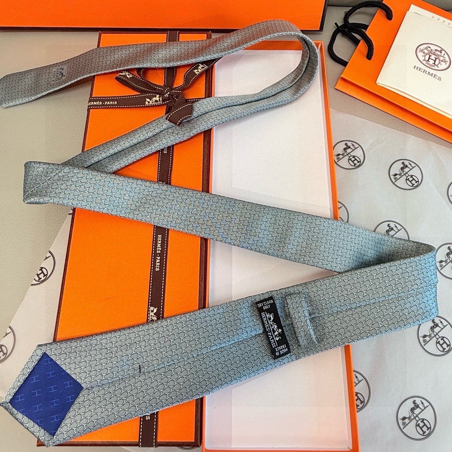 HM Hilario Tie Light Grey Twill Silk 209997