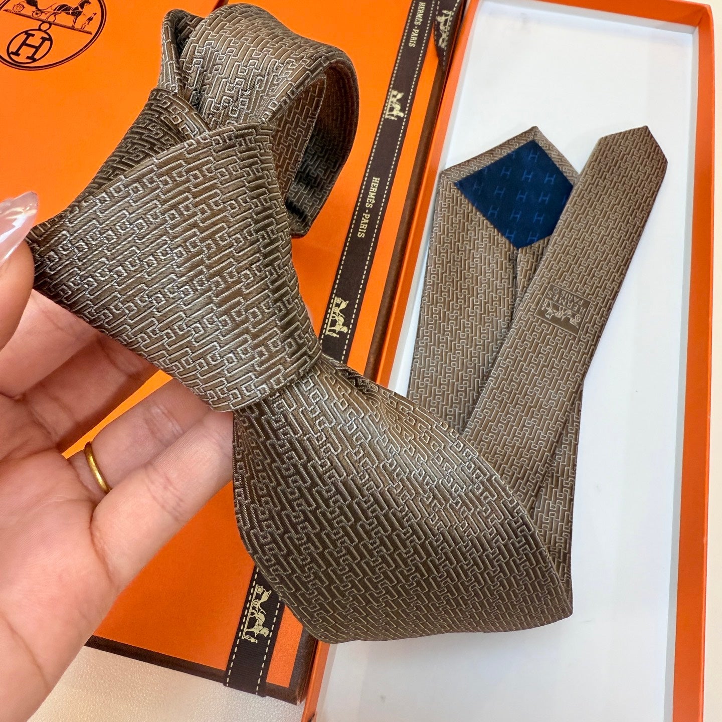 HM Tie Taupe Twill Silk 327133