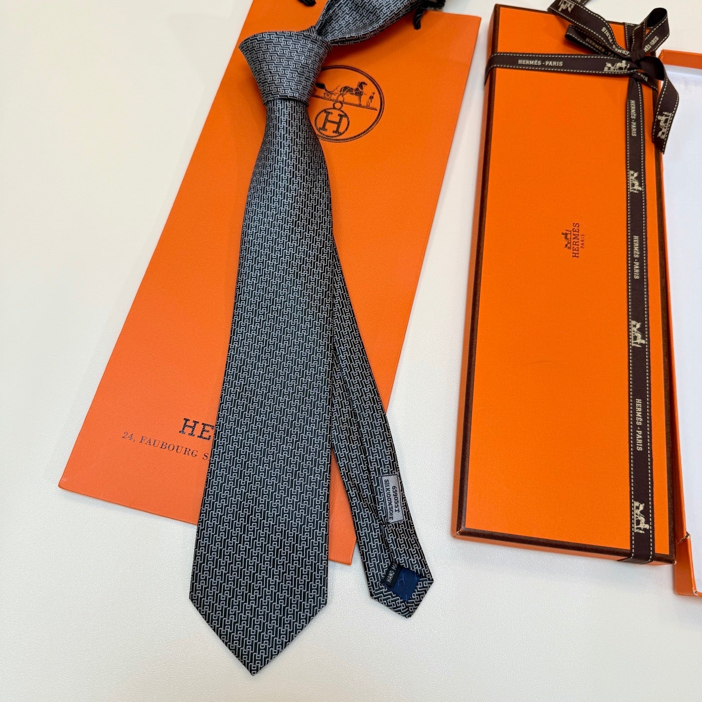 HM Tie Grey Silk 327130