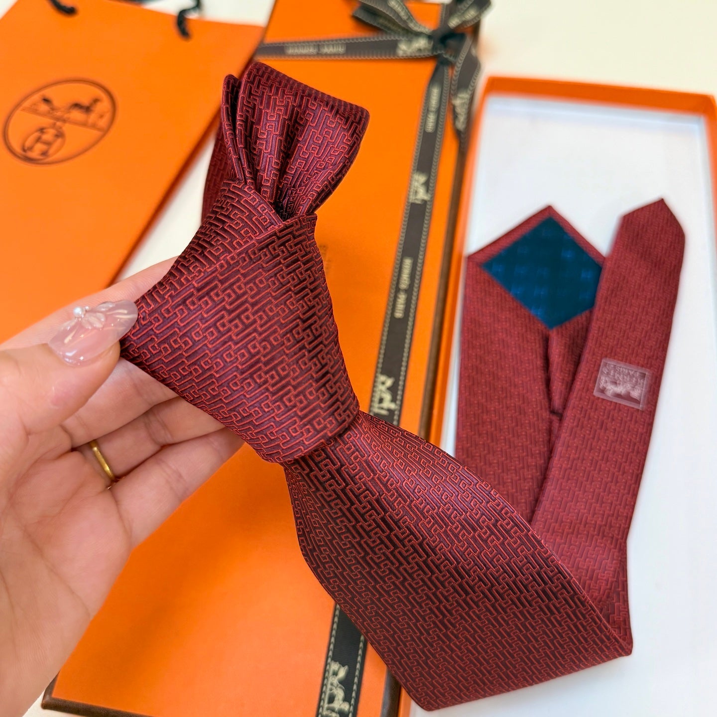 HM Tie Burgundy Silk 327131